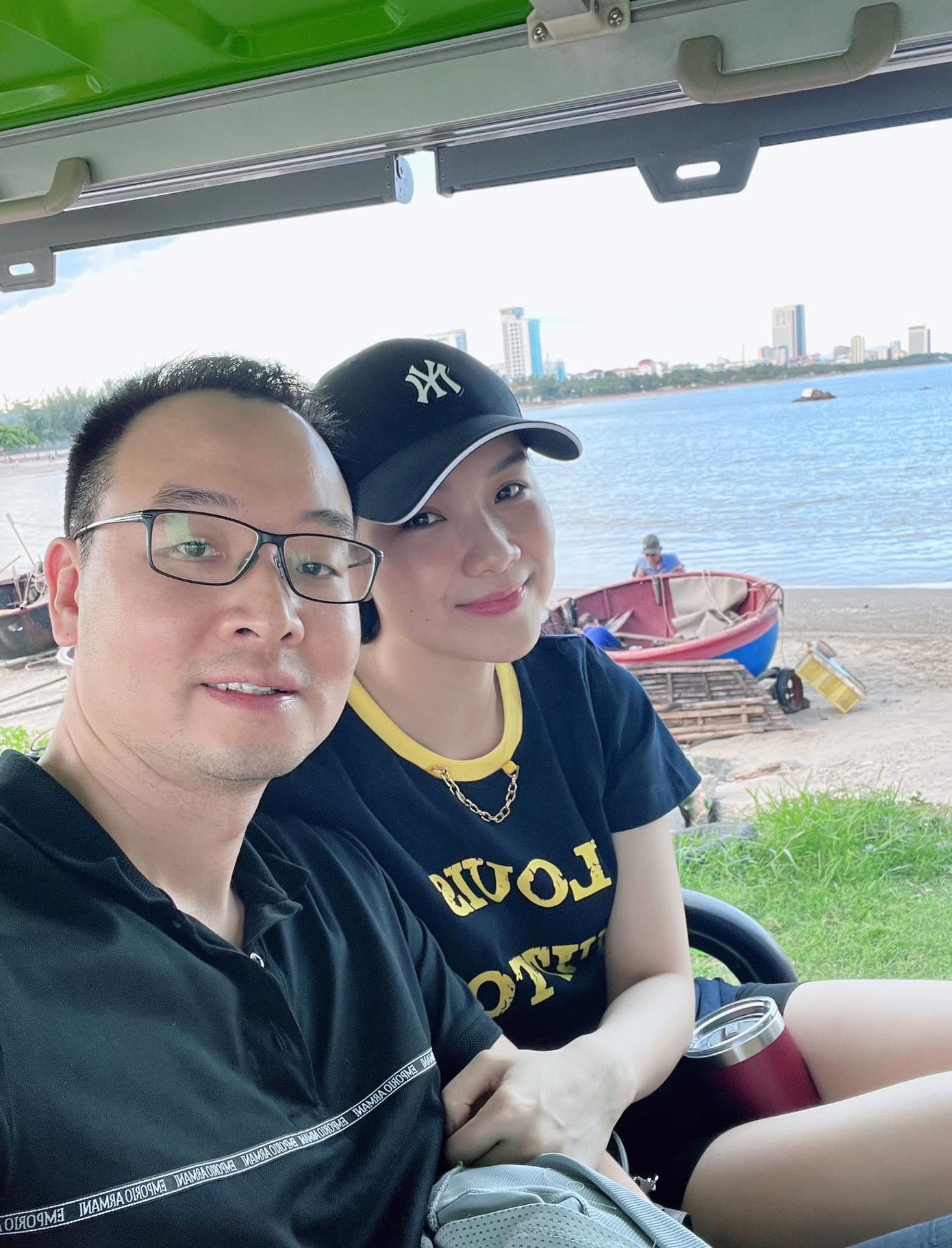 Vợ chồng Thùy Lâm và nhan sắc Hoa hậu ở tuổi 37.