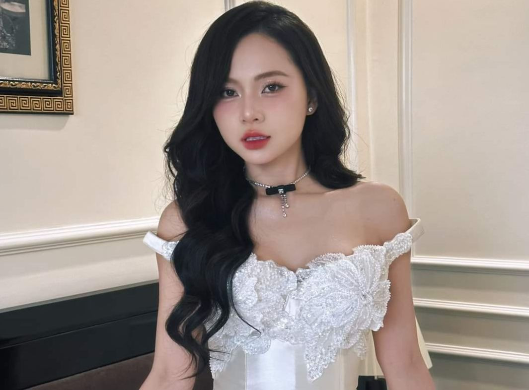 Ngô Lan Hương tự bỏ tiền túi thưởng Tết cho nhân viên. Ngô Lan Hương tự bỏ tiền túi thưởng Tết cho nhân viên.