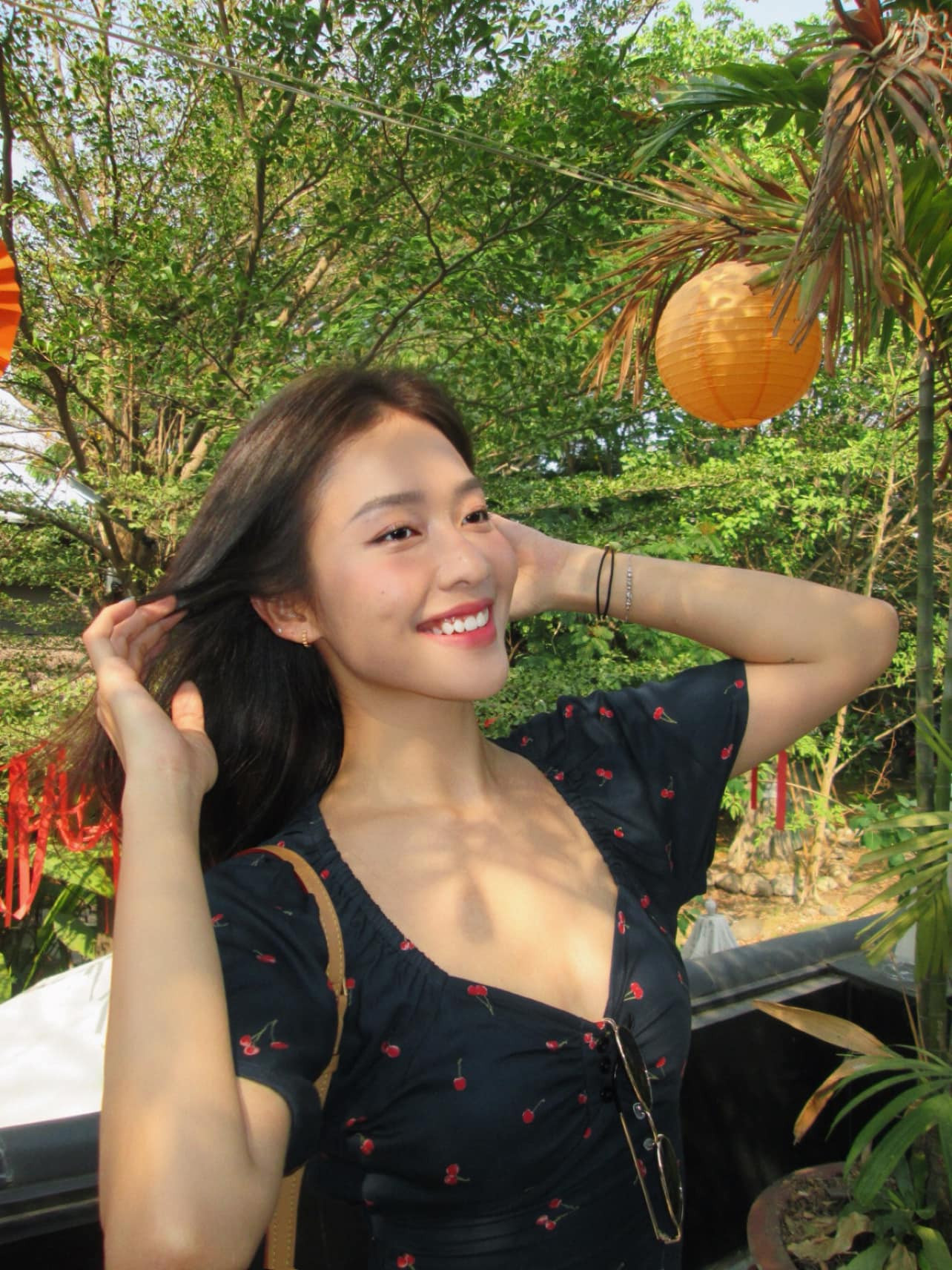 Khả Ngân rạng rỡ trong ngày cuối năm.