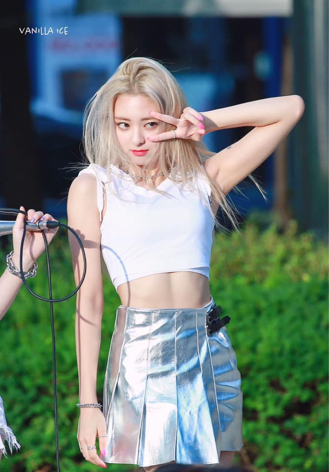 Khi được hỏi về bí quyết giữ dáng như ma-nơ-canh, cô cho hay: &quot;Không có gì đặc biệt cả. Nhưng từ trước khi ra mắt đến giờ, tôi có thói quen tự cân mỗi ngày hai lần, một lần ngay khi thức dậy và một lần trước khi đi ngủ. Điều này giúp tôi duy trì cân nặng của mình”.