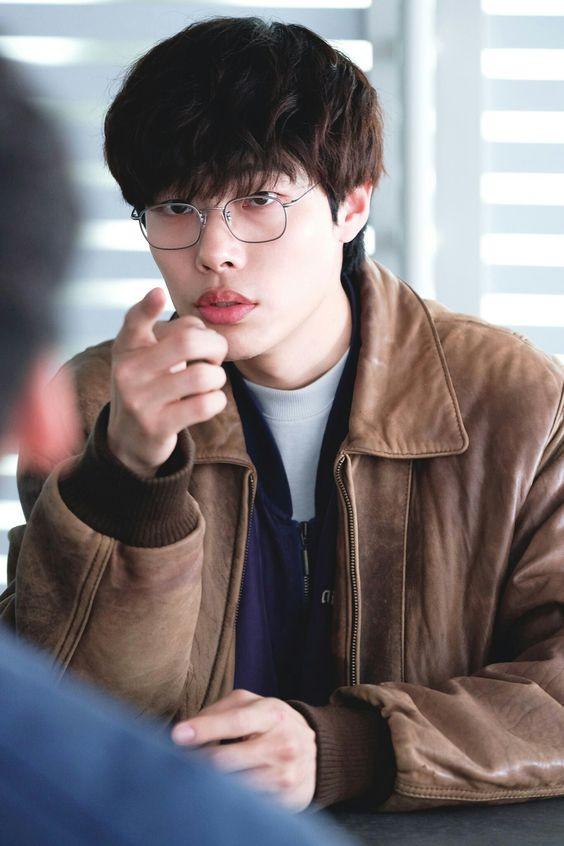 Từ bệ phóng Reply 1988, Ryu Jun Yeol tiến lên nhờ các vai diễn đa dạng, khi là cậu sinh viên thông minh trong A Taxi Driver, nhân viên chứng khoán tham vọng phim Money, kẻ theo dõi trong Heart Blackened, tổng giám đốc lạnh lùng nhưng si tình Soo Ho phim Lucky Romance. Từ bệ phóng Reply 1988, Ryu Jun Yeol tiến lên nhờ các vai diễn đa dạng, khi là cậu sinh viên thông minh trong A Taxi Driver, nhân viên chứng khoán tham vọng phim Money, kẻ theo dõi trong Heart Blackened, tổng giám đốc lạnh lùng nhưng si tình Soo Ho phim Lucky Romance.