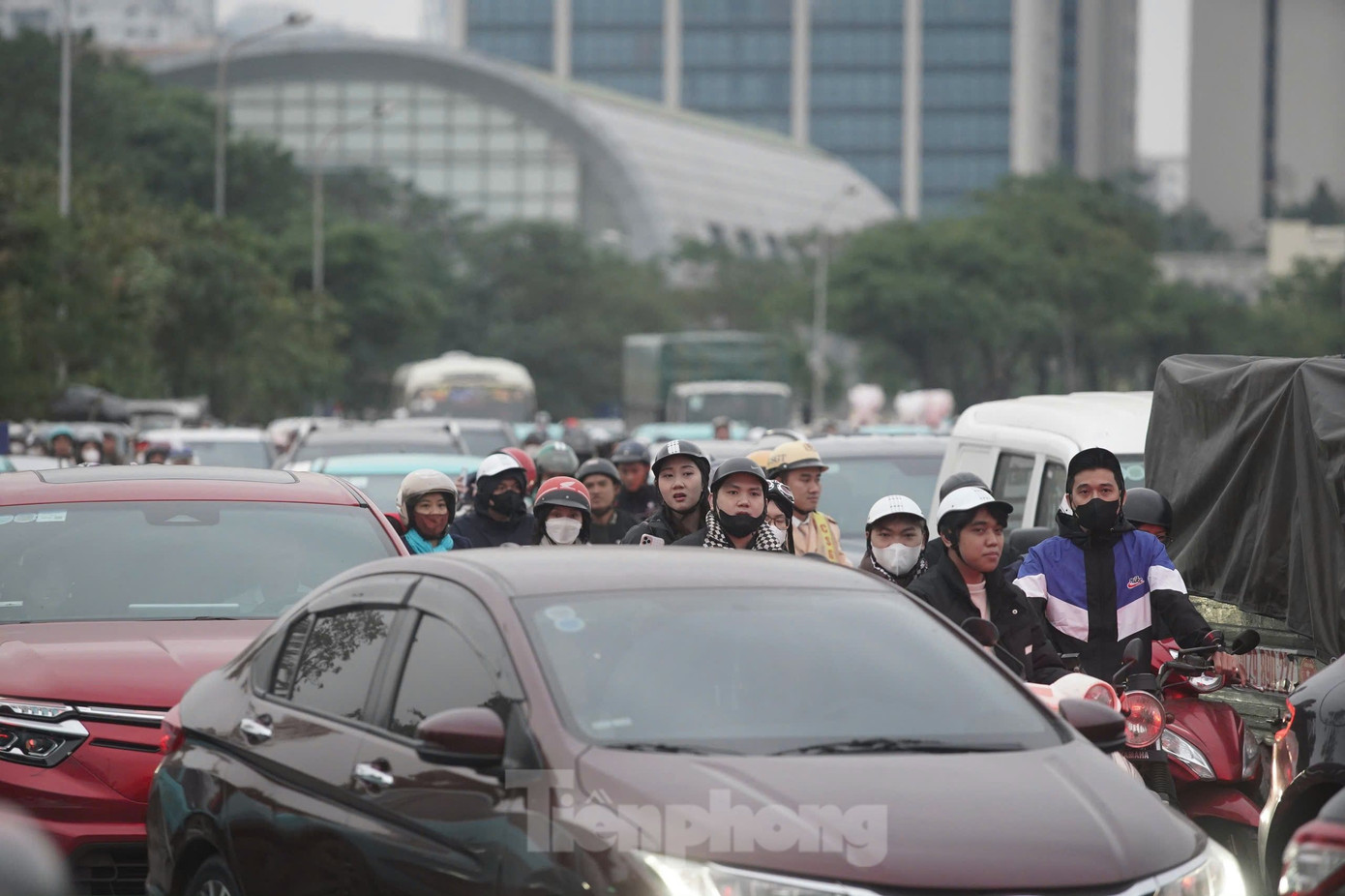 Giao thông tại khu vực diễn ra đêm nhạc Anh trai say hi đêm thứ nhất ở Hà Nội.