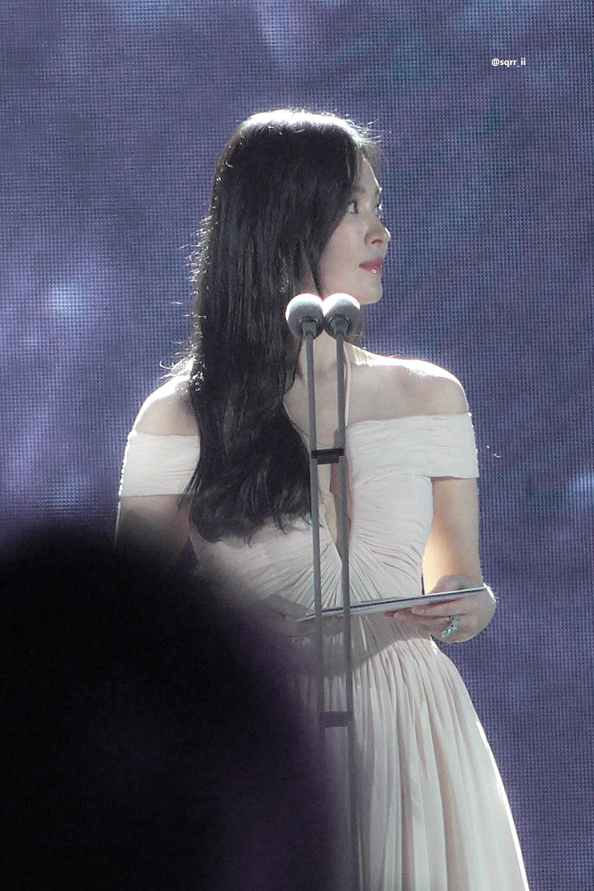 Sau khi chấm dứt cuộc hôn nhân ngắn ngủi với Song Joong Ki, Song Hye Kyo có bước tiến lớn trong sự nghiệp khi liên tiếp nhận giải thưởng lớn tại các lễ trao giải phim ảnh lớn của Hàn Quốc như Baeksang, Rồng Xanh... Cô sắp quay lại màn ảnh rộng sau 10 năm với vai nữ tu trừ tà phim Dark Nuns.