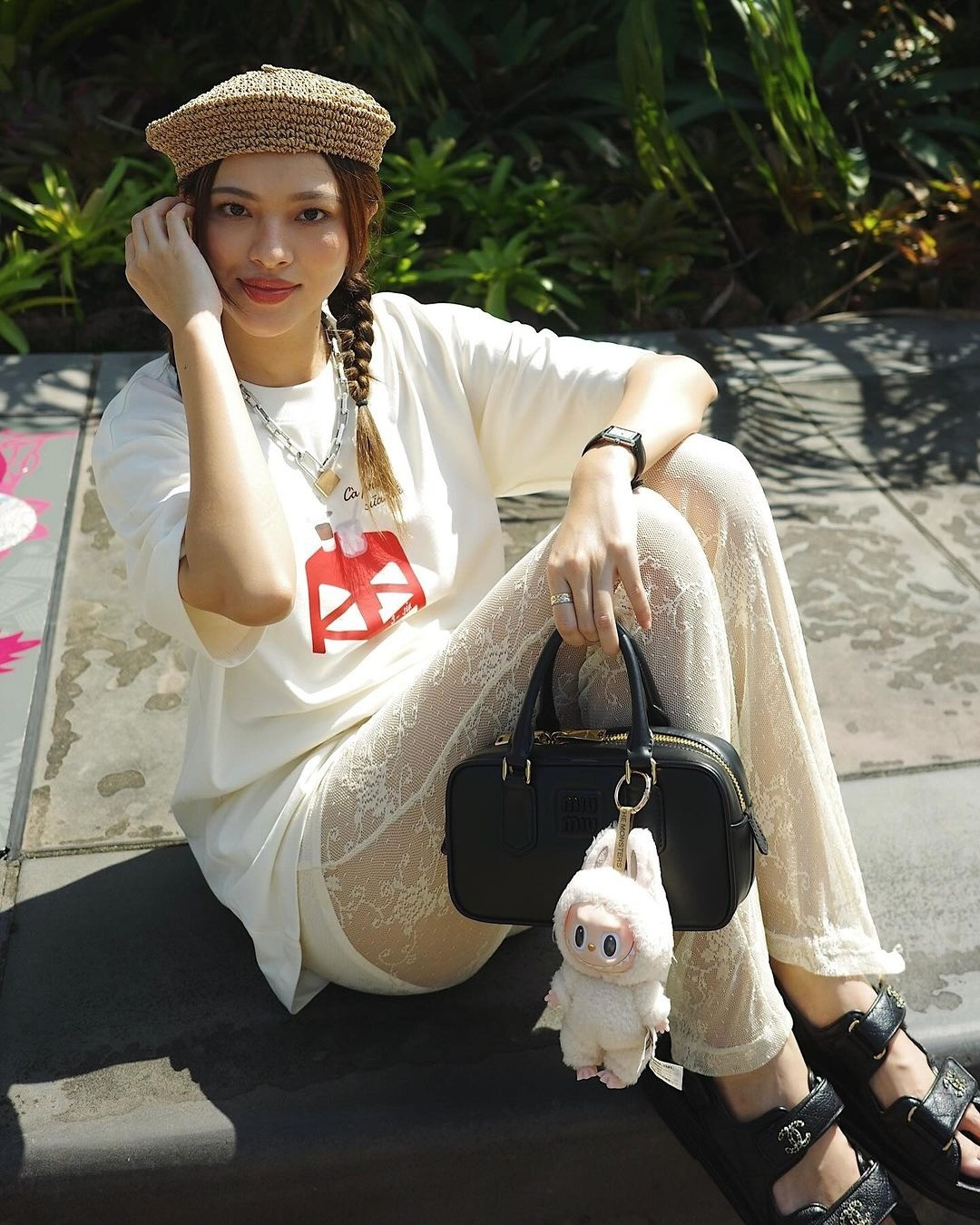 Sao Việt, KOL mê mẩn hiện tượng Labubu. Họ chia sẻ ảnh phối đồ, phụ kiện cùng món đồ chơi này.