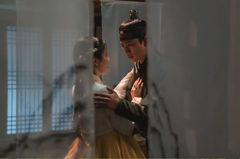 Phim có nhiều cảnh hôn nóng bỏng nhưng không kéo nổi rating. Phim có nhiều cảnh hôn nóng bỏng nhưng không kéo nổi rating.