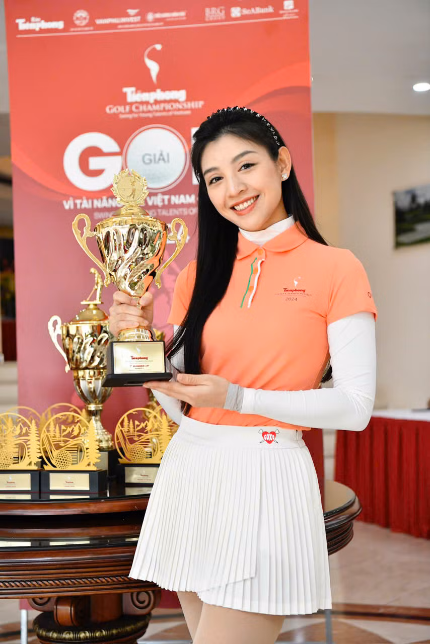 Lê Thanh Tú là gương mặt quen thuộc ở các giải golf của báo Tiền Phong, từ Giải golf Vô địch Quốc gia đến Tiền Phong Golf Championship. Người đẹp Áo dài Hoa hậu Việt Nam 2018 hướng đến chinh phục giải Longest driver (Cú đánh xa nhất).
