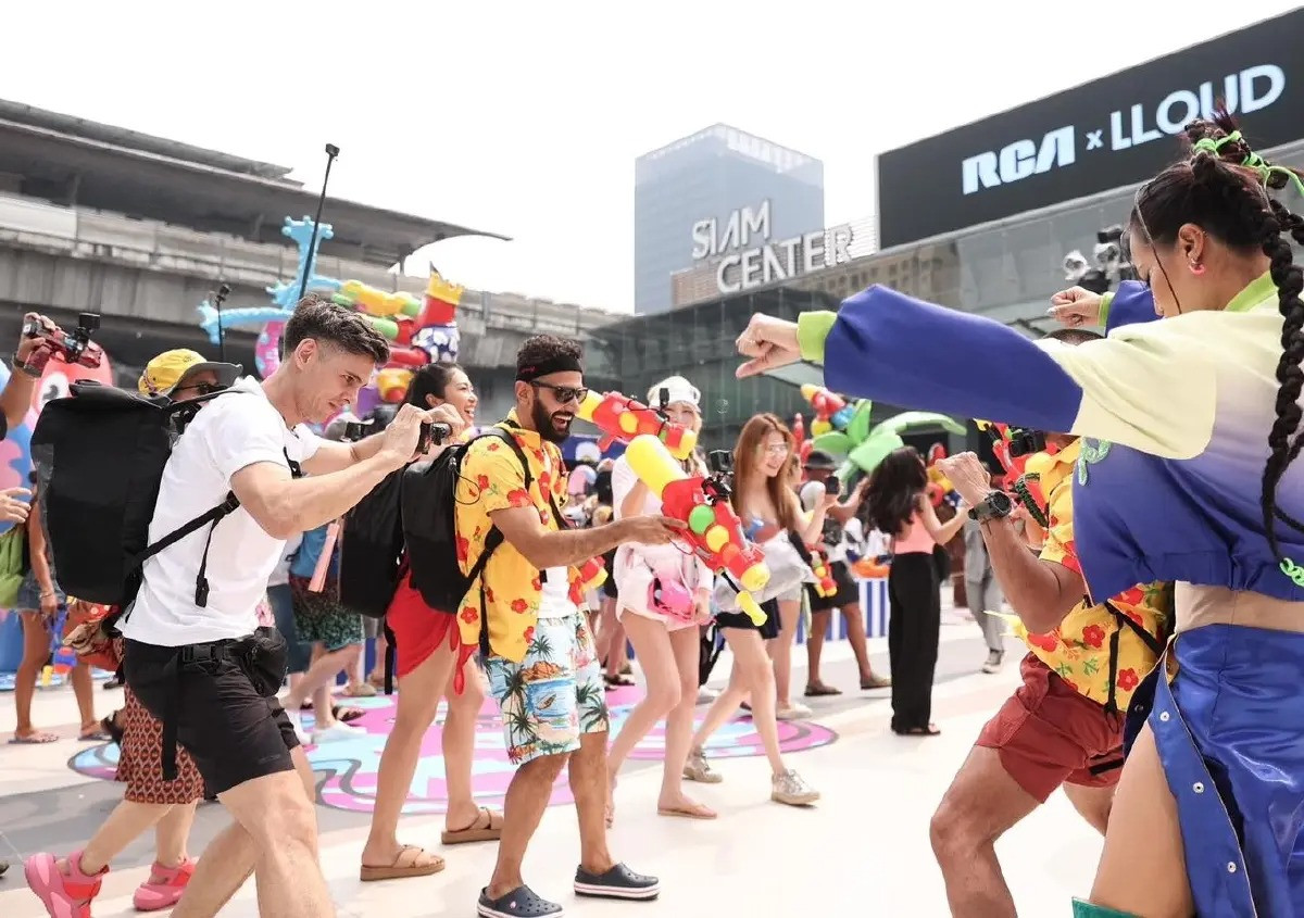 15 trung tâm mua sắm nằm ở các địa điểm du lịch chính tổ chức nhiều hoạt động phù hợp với từng địa điểm. Bằng cách hợp tác với các nền tảng du lịch nổi tiếng và các hãng hàng không, ví điện tử để tổ chức các chương trình khuyến mãi với mục đích quảng bá.