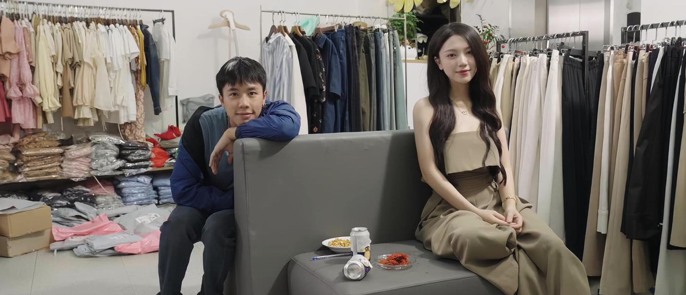 Phân đoạn Ngà và Chải nhận được phản ứng tích cực từ khán giả. Nhiều bình luận đánh giá cao diễn xuất của Thùy Dương, cho rằng cô nổi bật không kém nữ chính. Trước đó, việc tình tiết bộ phim Đi giữa trời rực rỡ kéo dài, nội dung ngày càng lê thê khiến người xem khó chịu. Hơn thế, thiết lập tính cách của nữ chính Pu (Thu Hà Ceri) không còn thông minh, cá tính như thời ở bản. Cô phũ phàng với Chải nhưng niềm nở, vui vẻ bên cạnh chàng thiếu gia Thái (Vương Anh Ole). Diễn xuất của Thu Hà chặng sau bộ phim cũng gây tranh luận. Vì thế sự xuất hiện của Thùy Dương nhanh chóng khiến khán giả xoay chiều.