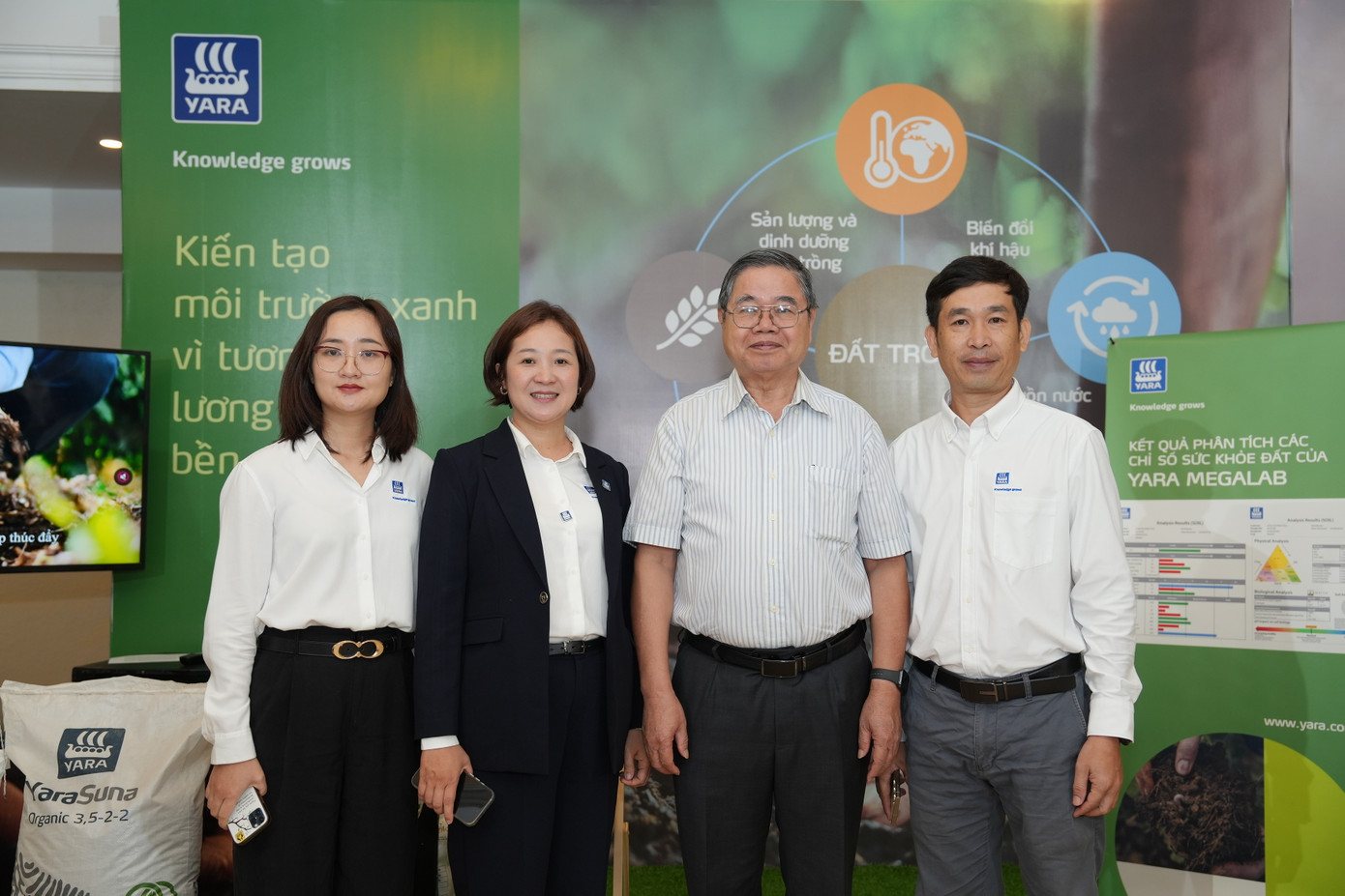 Bà Nguyễn Thị Lan Hương (thứ 2 từ bên trái) - Giám đốc Phát triển Bền vững Yara Việt Nam - tại Hội nghị. (Ảnh: Yara Việt Nam)