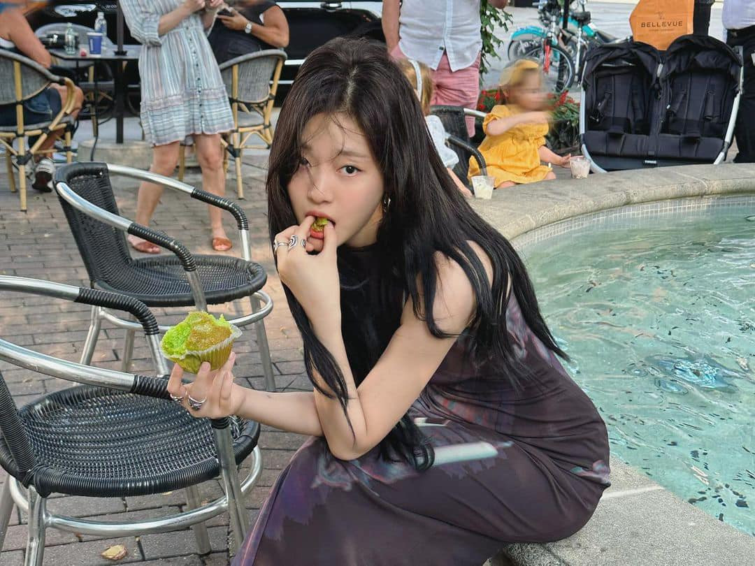 Tại fanmeeting gần đây, Ning Ning tiết lộ công ty đã cân nhắc cho cô nghệ danh “Ring Ring”. Quyết định đã thay đổi, cô chọn cái tên Ning Ning, lấy từ tên của cô trong tiếng Trung là Ninh Nghệ Trác. Tại fanmeeting gần đây, Ning Ning tiết lộ công ty đã cân nhắc cho cô nghệ danh “Ring Ring”. Quyết định đã thay đổi, cô chọn cái tên Ning Ning, lấy từ tên của cô trong tiếng Trung là Ninh Nghệ Trác.