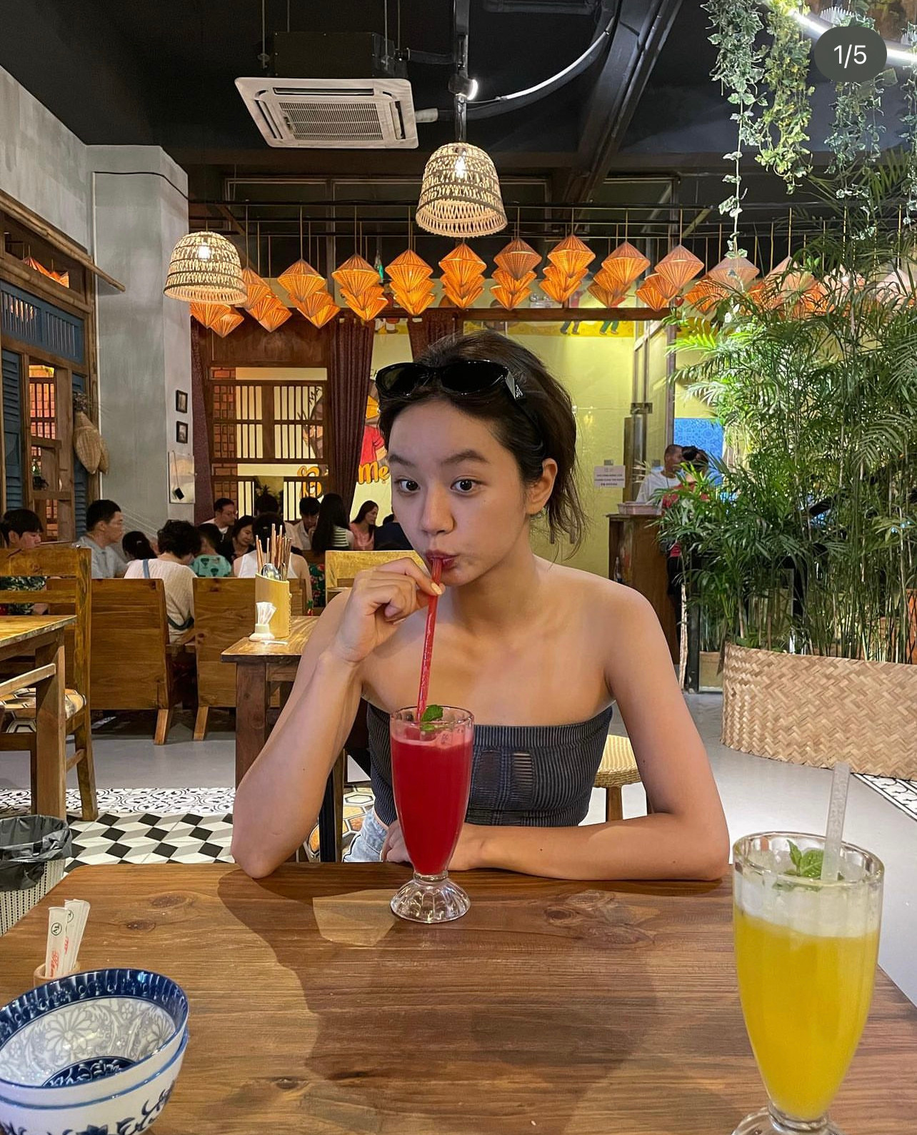 Cách đây một tháng, Hyeri đến Nha Trang du lịch. Cô bày tỏ sự thích thú khi được thưởng thức các loại hoa quả ở Việt Nam.