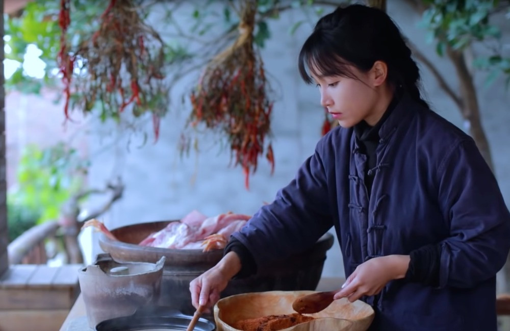 Video của Lý Tử Thất miêu tả đầy chất thơ về cuộc sống nông thôn.