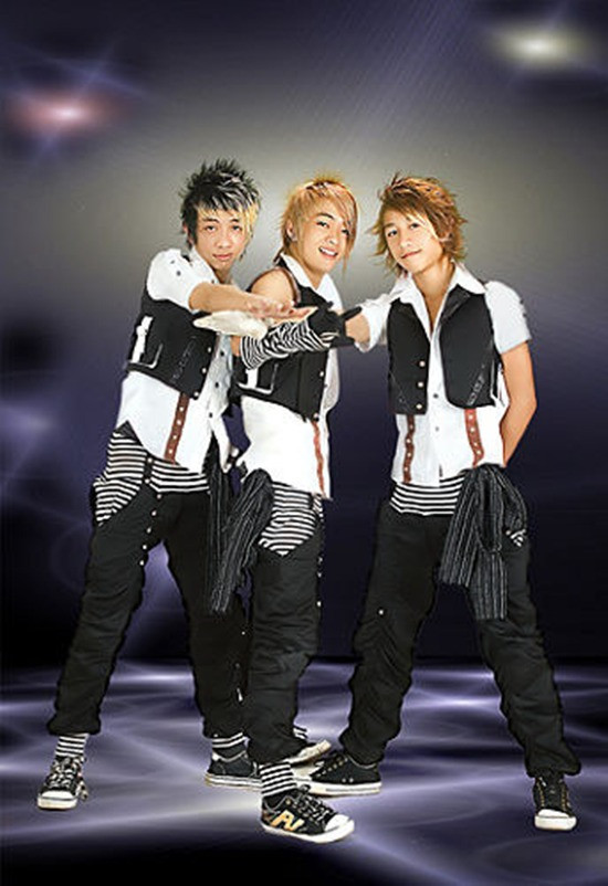 HKT bị gọi là "thảm họa Vpop" một thời và bất ngờ nổi tiếng ở Trung Quốc. HKT bị gọi là "thảm họa Vpop" một thời và bất ngờ nổi tiếng ở Trung Quốc.