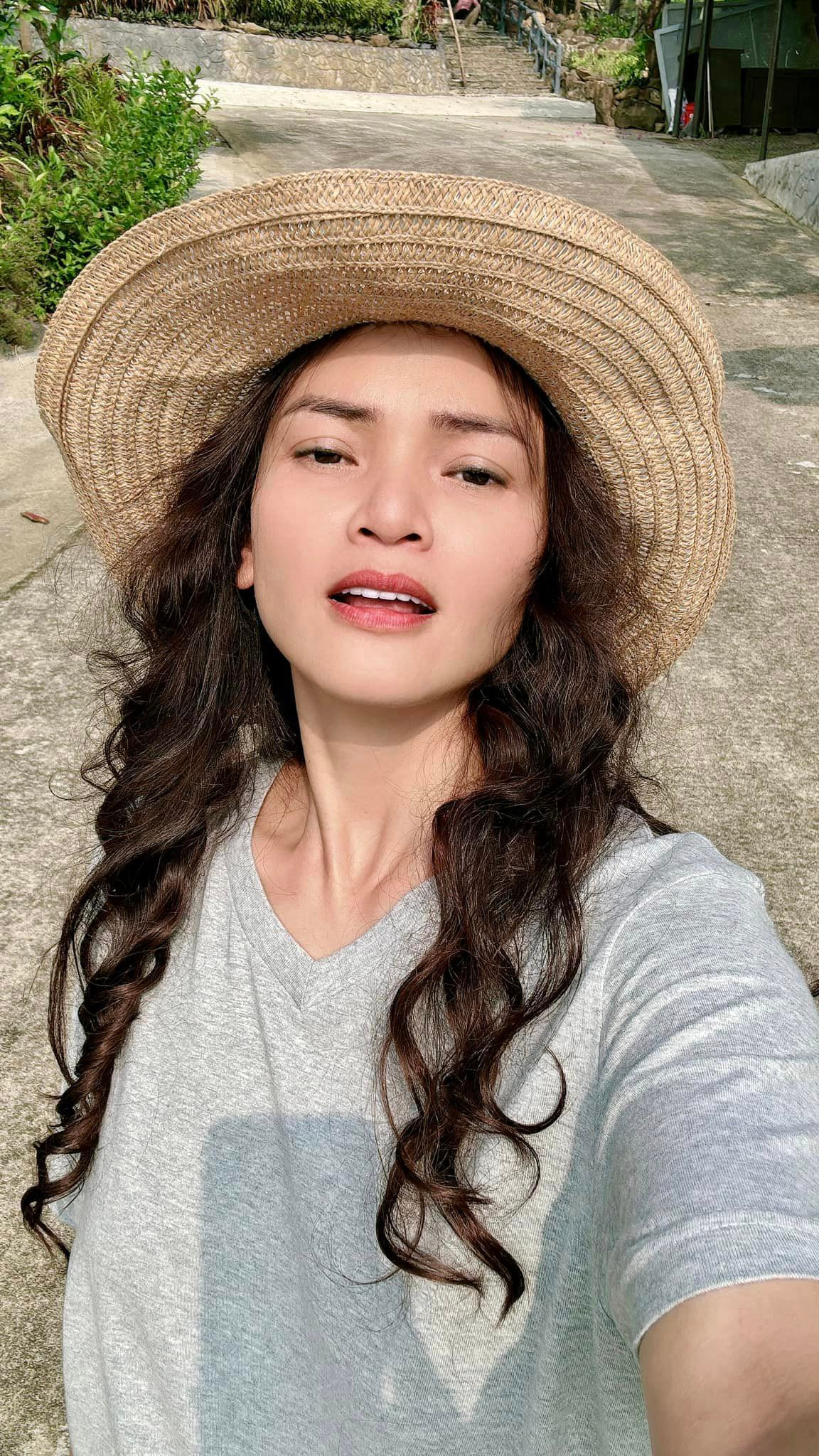 Tài sắc nhưng đa đoan trong tình duyên, Phạm Phương Thảo từng trải qua hai cuộc hôn nhân đổ vỡ và những mối tình dang dở. Có lẽ điều đó đã tạo nên người nghệ sĩ đa sầu đa cảm trong cô. Sau 25 năm ca hát, cô nhận mình là người giàu có, sống thoải mái, có nhà, có xe, gia đình, bạn bè đồng hành trong cuộc sống.