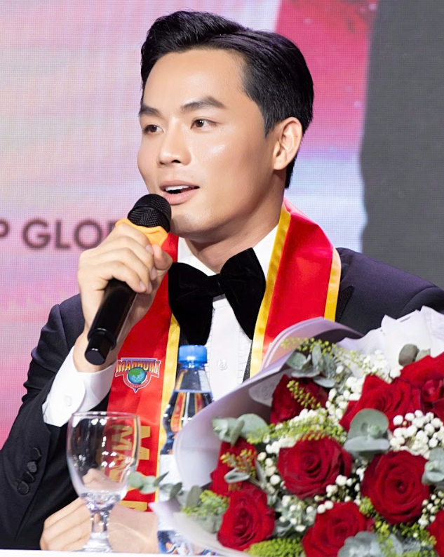 Vũ Linh học tiếng Thái nửa năm để tạo ấn tượng với nước chủ nhà và bạn bè quốc tế.