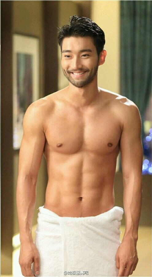 Scandal lớn nhất trong sự nghiệp của Siwon xảy ra năm 2017 khi chú chó bulldog có tên Bugsy do gia đình anh nuôi cắn chết người. Thời điểm xảy ra sự việc trong thang máy căn hộ, chó Bugsy tấn công người này khi cửa được mở ra. Nạn nhân qua đời vì nhiễm trùng máu sau một tuần bị chó cắn. Sự việc khiến dư luận bức xúc, khiển trách gia đình Choi Siwon không xích chó và đeo rọ mõm dẫn đến sự việc thương tâm. Siwon đã gửi lời xin lỗi đến gia đình nạn nhân và bị phạt 50.000 won (1 triệu đồng) vì đã dắt chó ra ngoài mà không có dây xích.