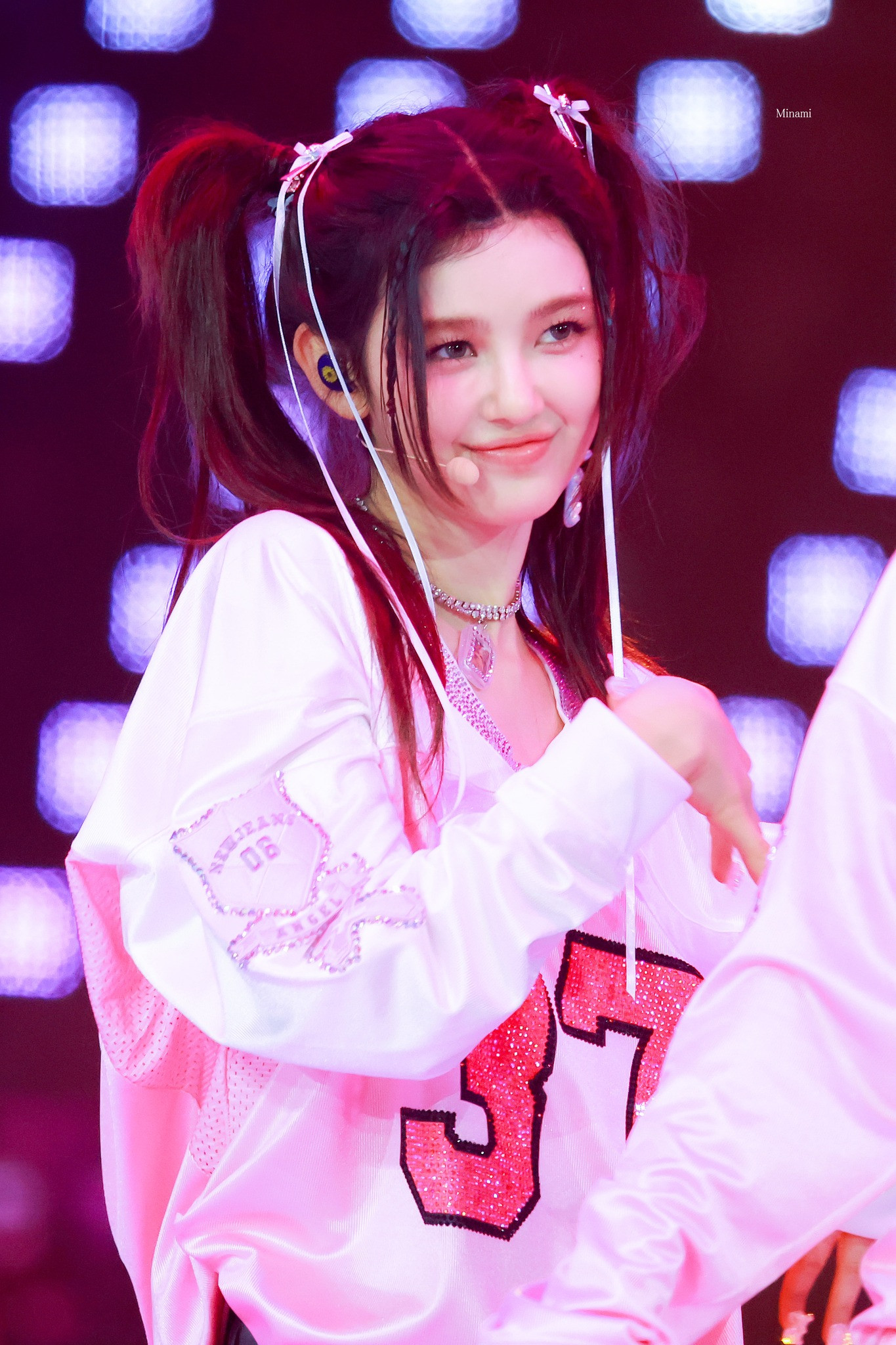 Trước khi ra mắt với vai trò ca sĩ thần tượng, Danielle có quãng thời gian dài tiếp xúc với ống kính khi làm người mẫu nhí, đóng quảng cáo…