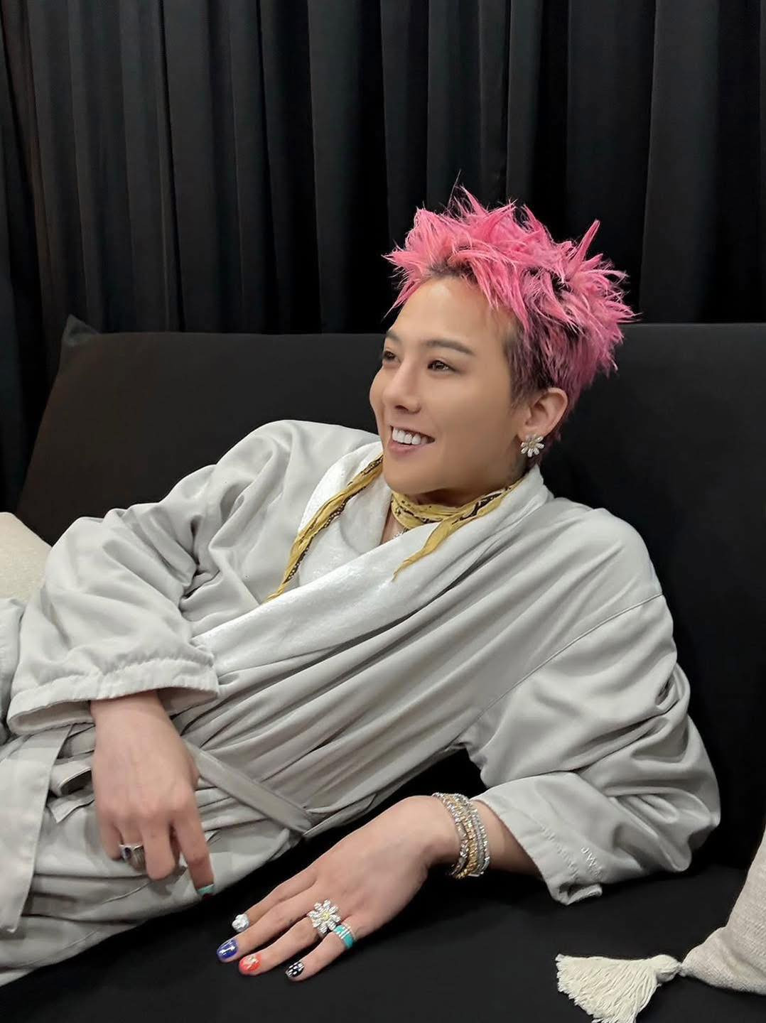 G-Dragon chia sẻ hình ảnh ở Việt Nam.