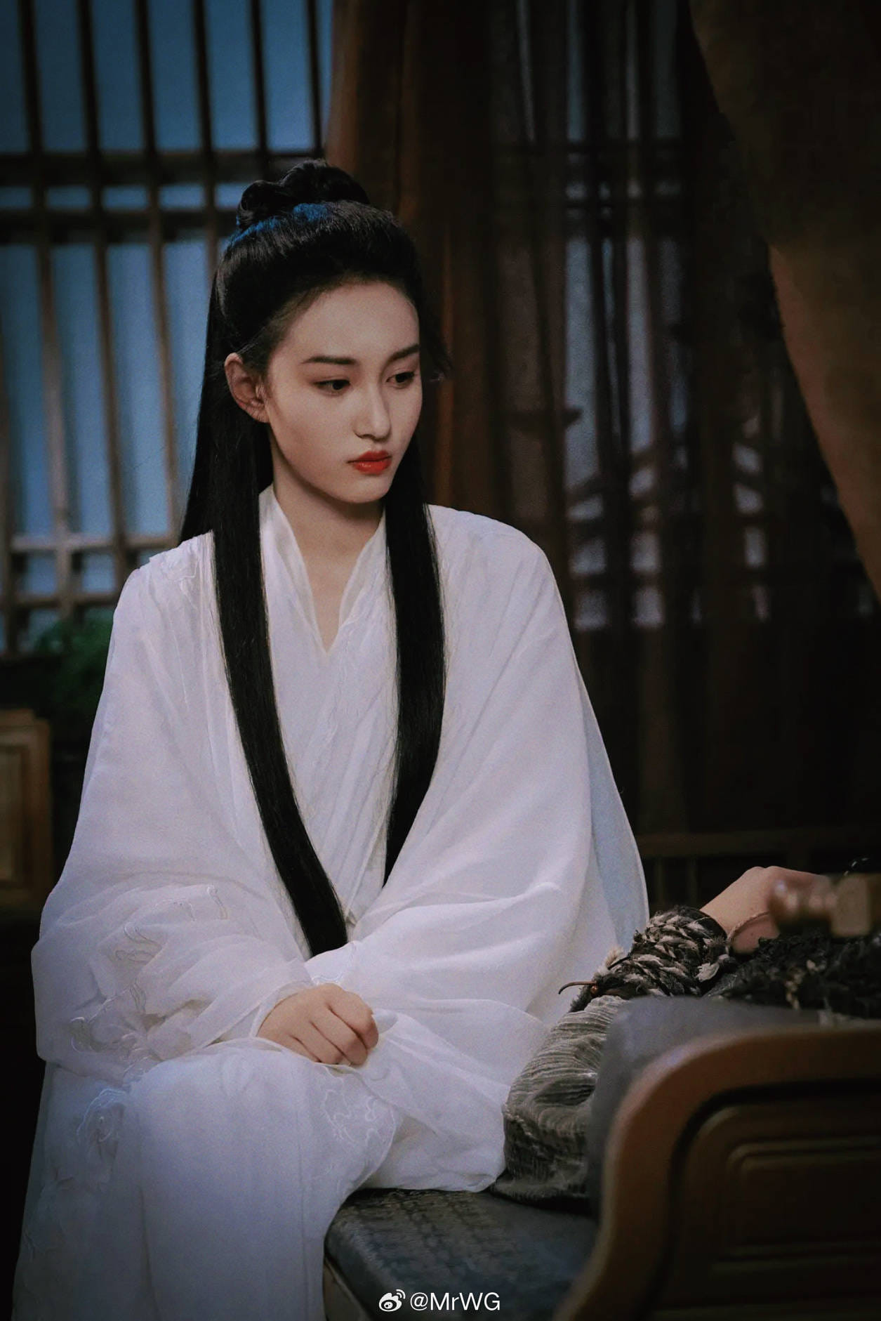 Vương Tử Thuần (trái) vai Tiểu Long Nữ, đóng cặp cùng Triệu Hoa Vi vai Dương Quá. Vương Tử Thuần (trái) vai Tiểu Long Nữ, đóng cặp cùng Triệu Hoa Vi vai Dương Quá.