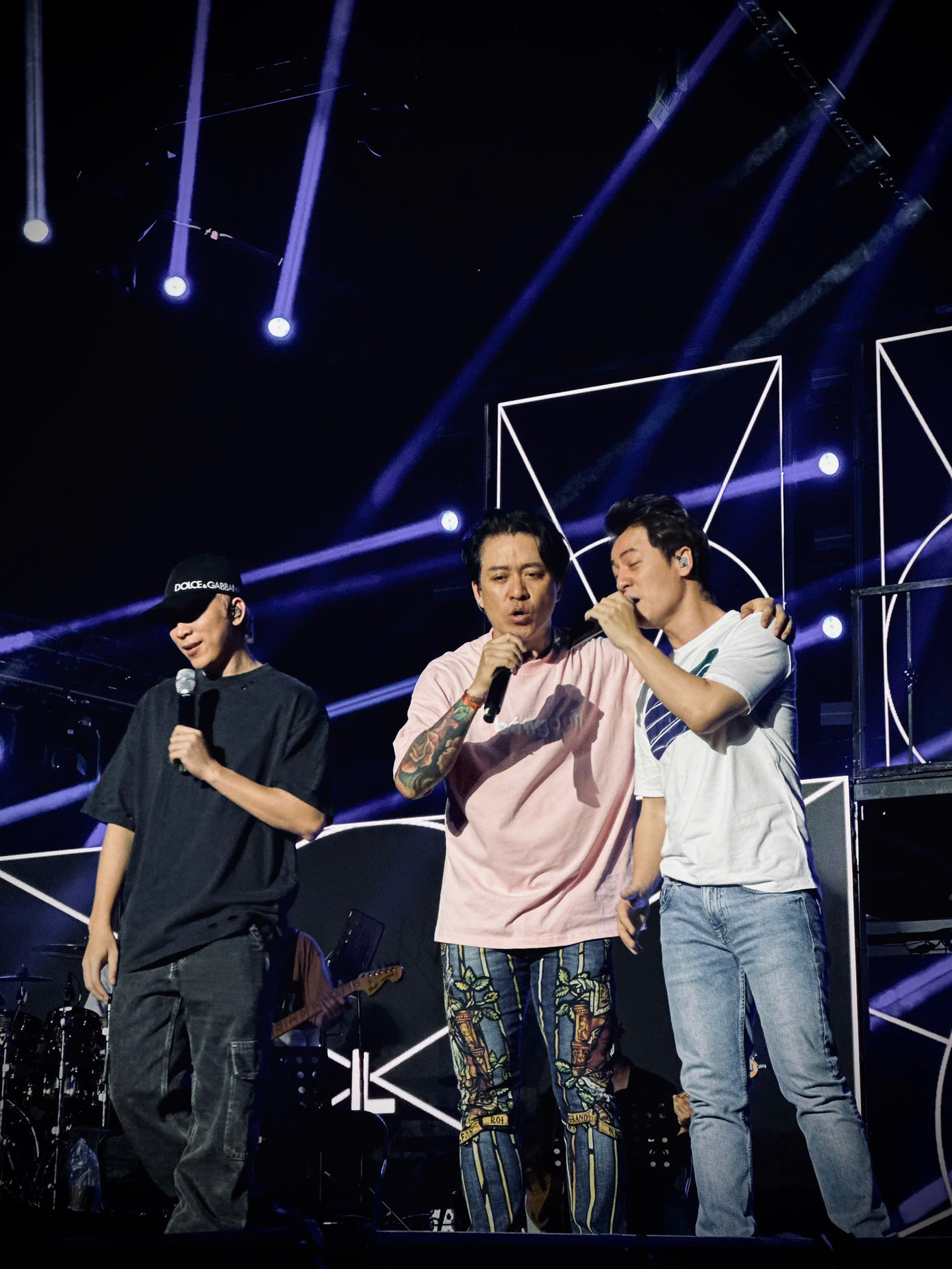 Tuấn Hưng chạy nước rút luyện tập. Tuấn Hưng chạy nước rút luyện tập.