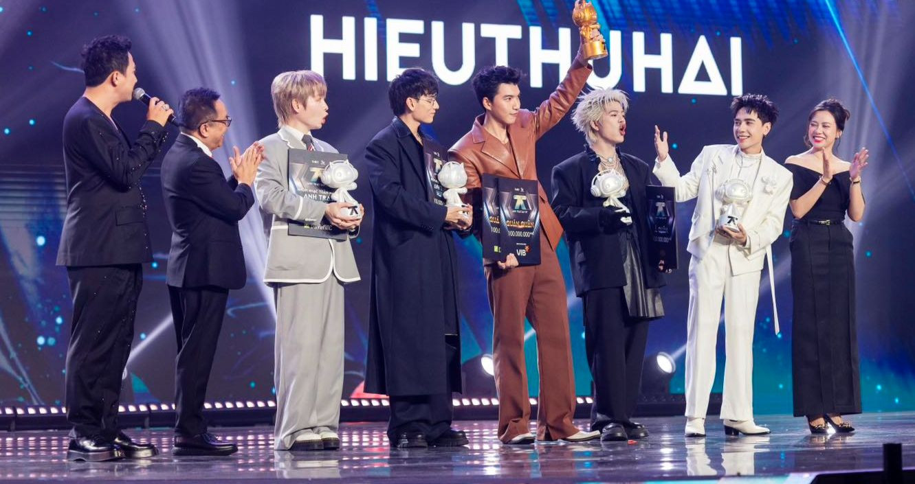 Đội hình top 5 anh trai gây tranh luận. Đội hình top 5 anh trai gây tranh luận.