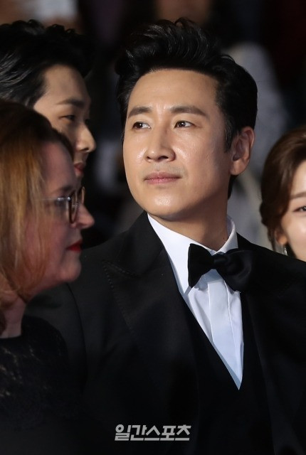 Showbiz Hàn hủy hàng loạt sự kiện vì Lee Sun Kyun qua đời. Showbiz Hàn hủy hàng loạt sự kiện vì Lee Sun Kyun qua đời.