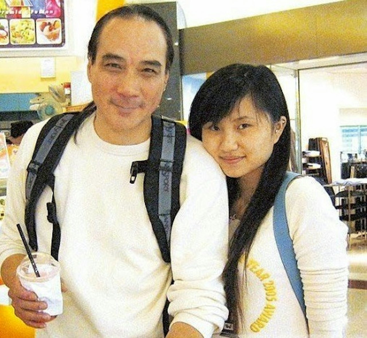 Vợ kém Từ Thiếu Cường 30 tuổi (ảnh trái) và người phụ nữ bị nghi là tình nhân của tài tử võ hiệp. Vợ kém Từ Thiếu Cường 30 tuổi (ảnh trái) và người phụ nữ bị nghi là tình nhân của tài tử võ hiệp.