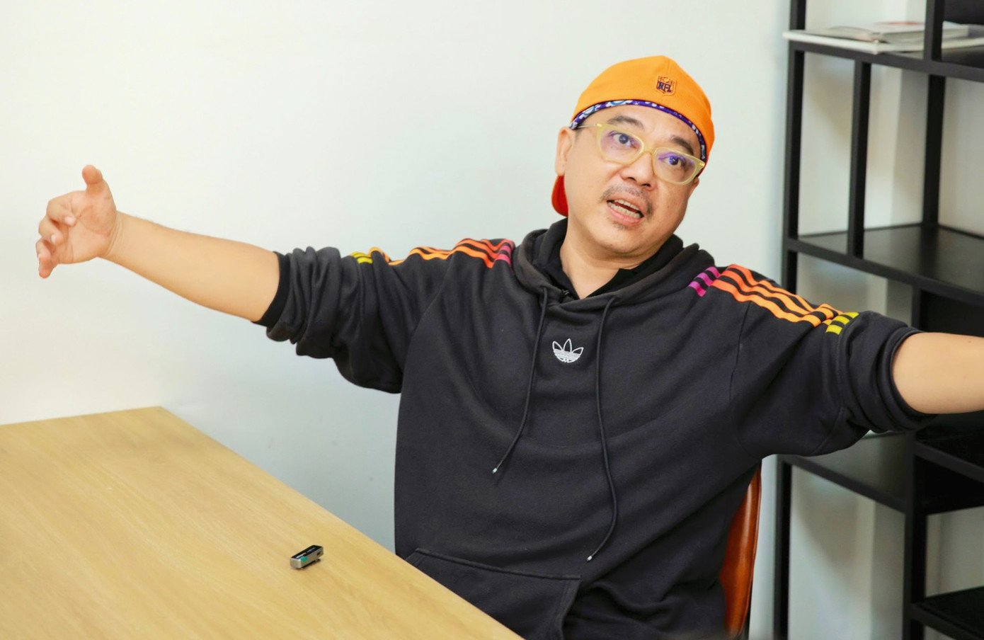 Đạo diễn Lê Thanh Sơn nói anh và Kaity Nguyễn chỉ thỏa thuận miệng cho dự án Móng vuốt, sau đó sốc vì diễn viên chính rút khỏi bộ phim.