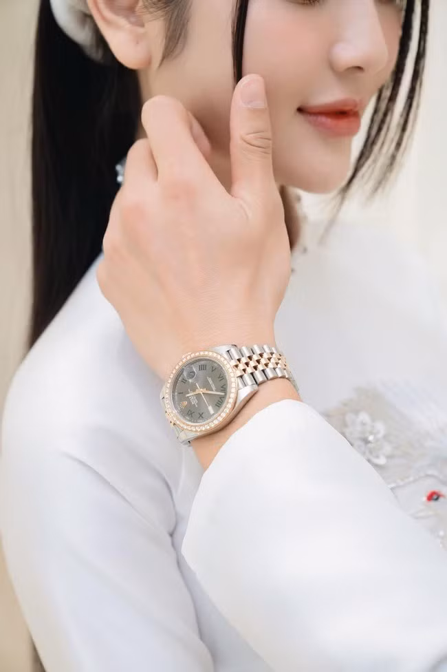 Cận cảnh chiếc đồng hồ hàng hiệu của Quang Hải. Ảnh: Hà Cúc.
