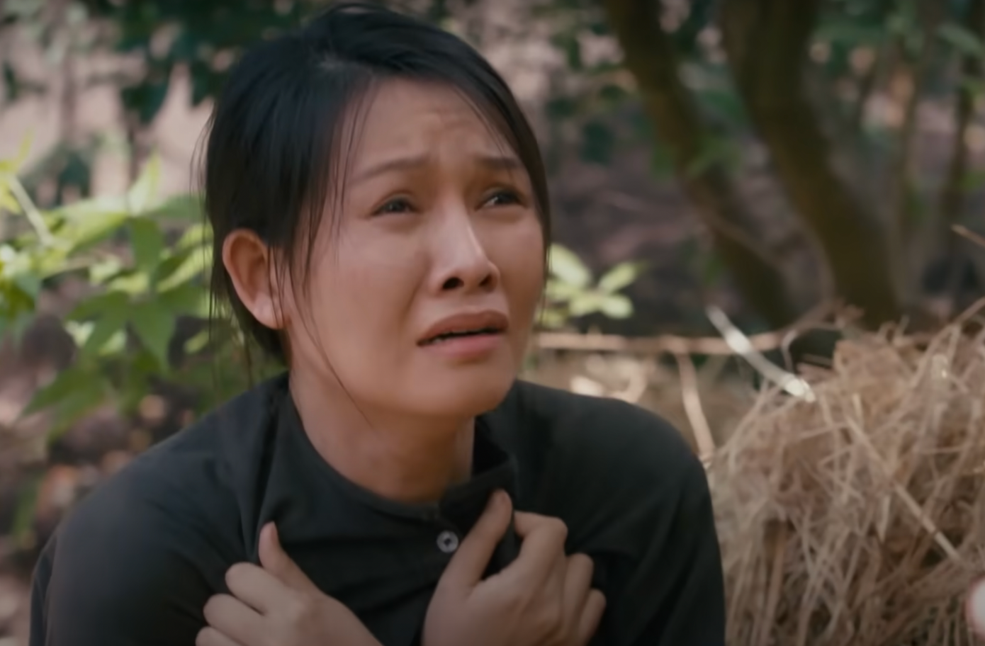 Phân đoạn Hường (Văn Phượng đóng) bị Hai Tài (Đình Hiếu thủ vai) cưỡng bức. Phân đoạn Hường (Văn Phượng đóng) bị Hai Tài (Đình Hiếu thủ vai) cưỡng bức.