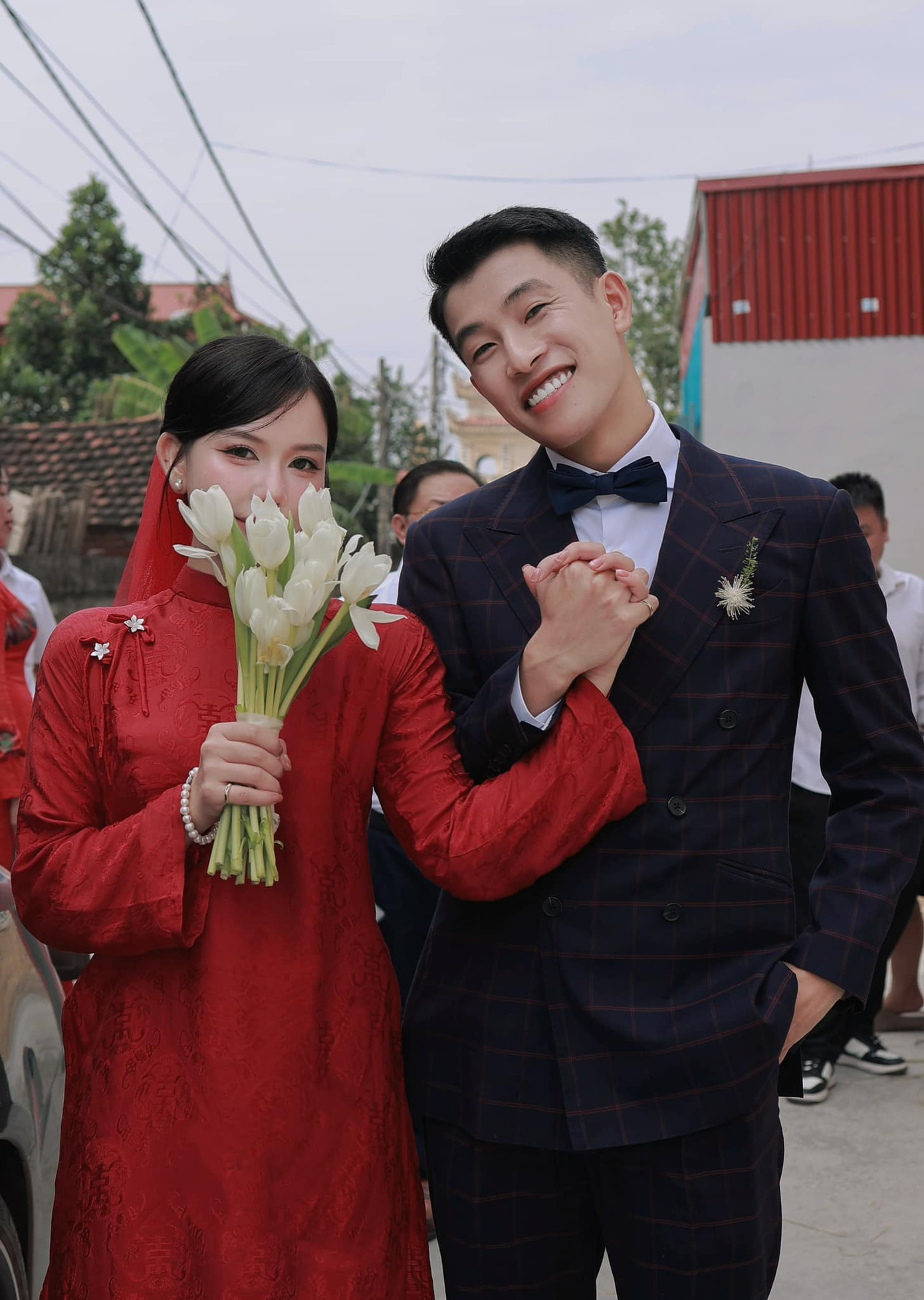 Vốn kín tiếng trong chuyện cá nhân, Tuấn Mõ từ chối chia sẻ về nửa kia. Anh nói muốn khán giả tập trung vào sự nghiệp diễn xuất của anh. Vốn kín tiếng trong chuyện cá nhân, Tuấn Mõ từ chối chia sẻ về nửa kia. Anh nói muốn khán giả tập trung vào sự nghiệp diễn xuất của anh.