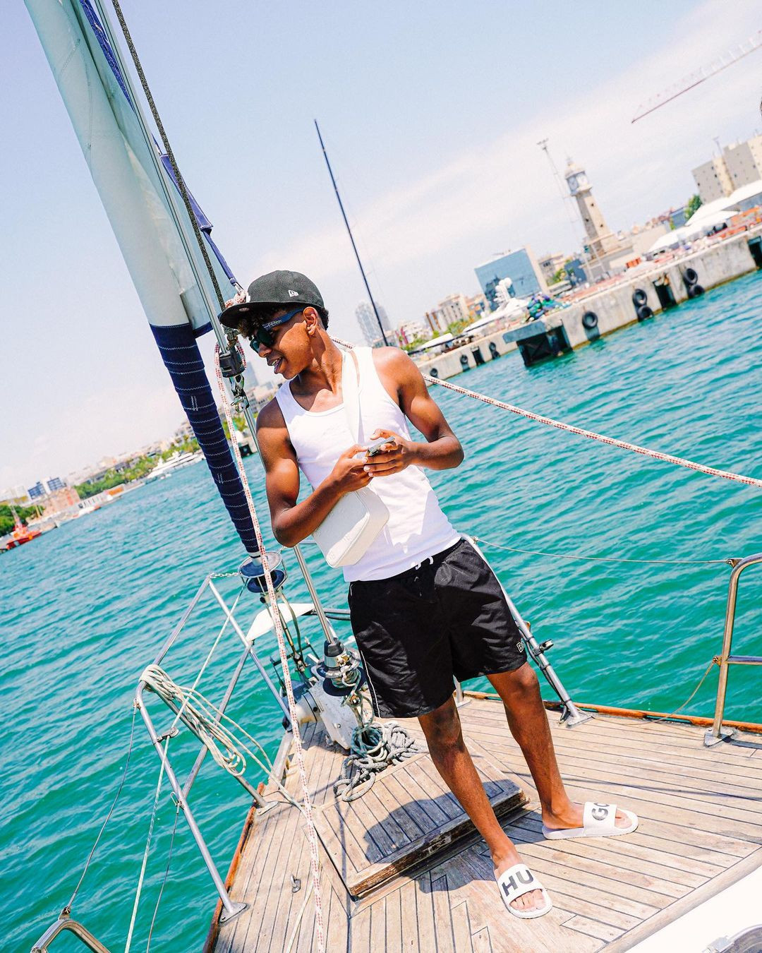 Thần đồng bóng đá hút hơn 10 triệu người theo dõi trên trang cá nhân. Lamine Yamal chủ yếu cập nhật hình ảnh những trận thi đấu, thi thoảng là chuyến đi chơi cùng bạn bè. Thần đồng bóng đá hút hơn 10 triệu người theo dõi trên trang cá nhân. Lamine Yamal chủ yếu cập nhật hình ảnh những trận thi đấu, thi thoảng là chuyến đi chơi cùng bạn bè.