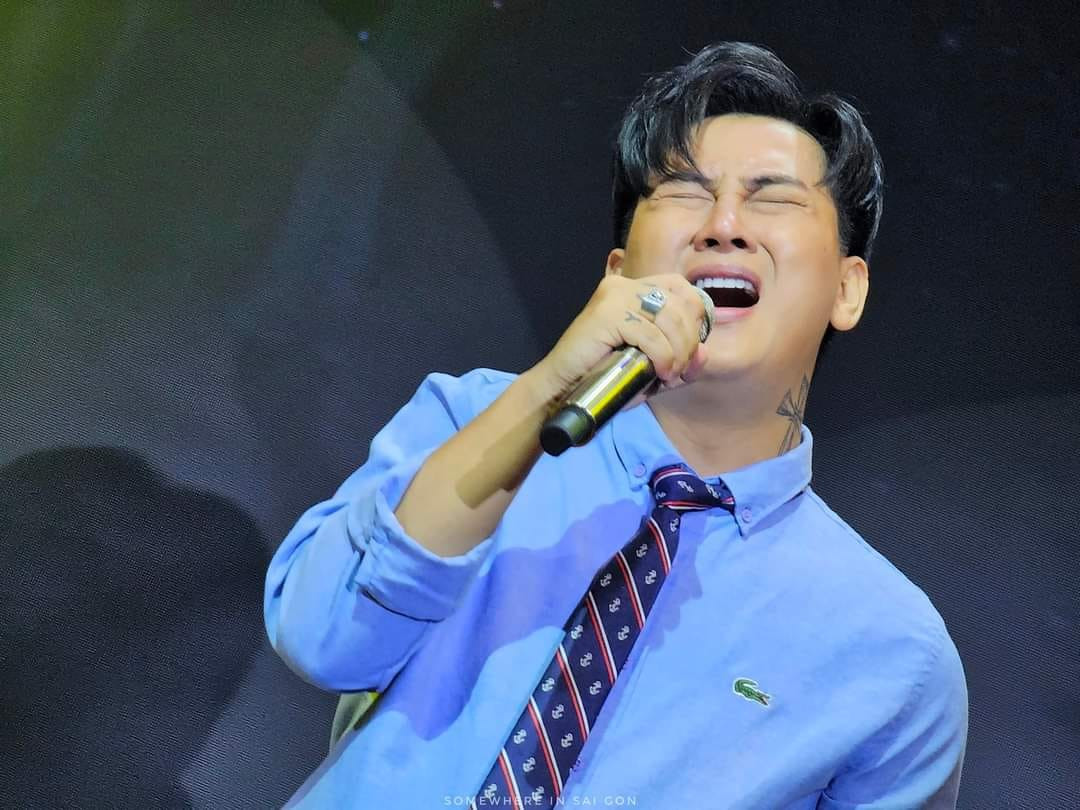 Qua thời đỉnh cao, Hoài Lâm vẫn thu hút tệp khán giả riêng. Anh cover nhiều ca khúc nhạc trẻ nhưng nhận nhiều ý kiến trái chiều về giọng hát. Khi bị chê giọng hát xuống cấp, anh lên tiếng: “Nghệ sĩ muốn hát cao, trước hết phải đứng trước nhiều khán giả hát bài thấp, sau đó chứng tỏ thực lực bằng quãng giọng cao. Lâu quá rồi tôi không đứng ở sân khấu lớn và hát trước nhiều người, do đó giọng của tôi thấp xuống. Đó cũng là điều đương nhiên thôi&quot;.