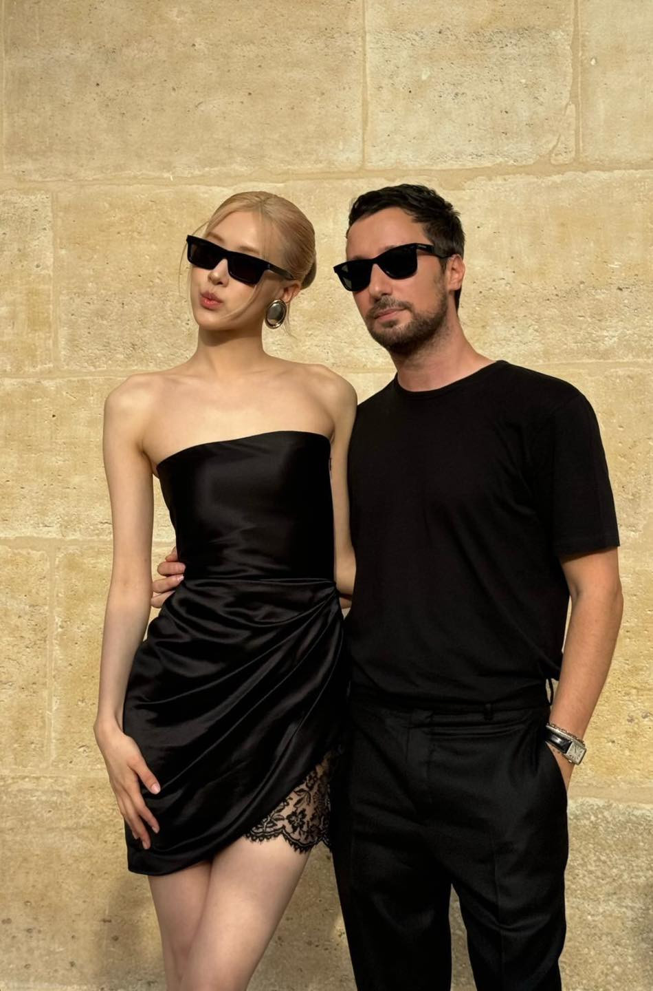 Rosé (BlackPink) trong vai trò giám khảo thời trang tại Pháp. Rosé (BlackPink) trong vai trò giám khảo thời trang tại Pháp.