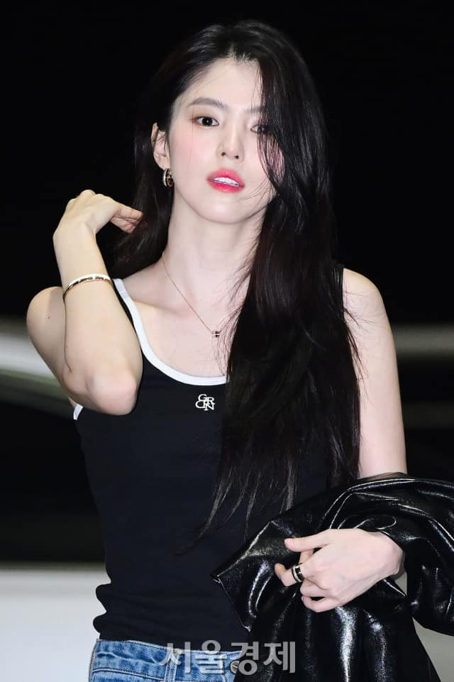 Han So Hee lên đường dự LHP Cannes lần thứ 77. Han So Hee lên đường dự LHP Cannes lần thứ 77.