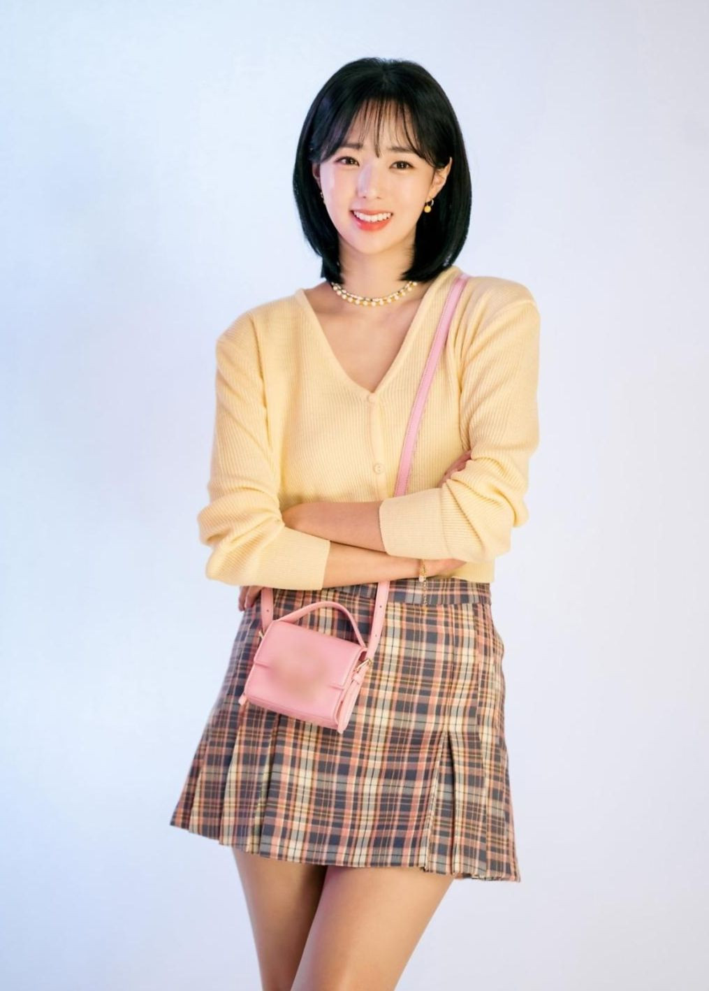 Trước khi trở thành nữ chính When the phone rings, Soo Bin lần đầu xuất hiện trước công chúng với những vai phụ ít đất diễn. Năm 2014, cô ra mắt trong bộ phim My dictator, tiếp đó là The diary of a resentful woman, Spy. Năm 2015, cô đảm nhận vai chính đầu tiên trong House of Bluebird và Sassy go go, để lại ấn tượng sâu sắc cho khán giả.