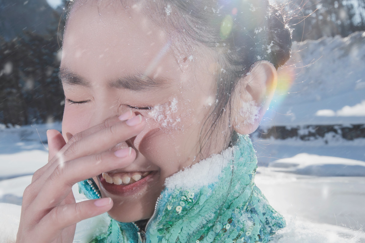 Buổi triển lãm kéo dài ba ngày từ 14-16/3, truyền tải thông điệp: “Tất cả chúng ta đều có thể chạm đến giấc mơ rực rỡ của bản thân - giấc mơ mang tên gọi của sự nỗ lực, niềm tin và hy vọng ‘Rainbow Snow’”. Buổi triển lãm kéo dài ba ngày từ 14-16/3, truyền tải thông điệp: “Tất cả chúng ta đều có thể chạm đến giấc mơ rực rỡ của bản thân - giấc mơ mang tên gọi của sự nỗ lực, niềm tin và hy vọng ‘Rainbow Snow’”.