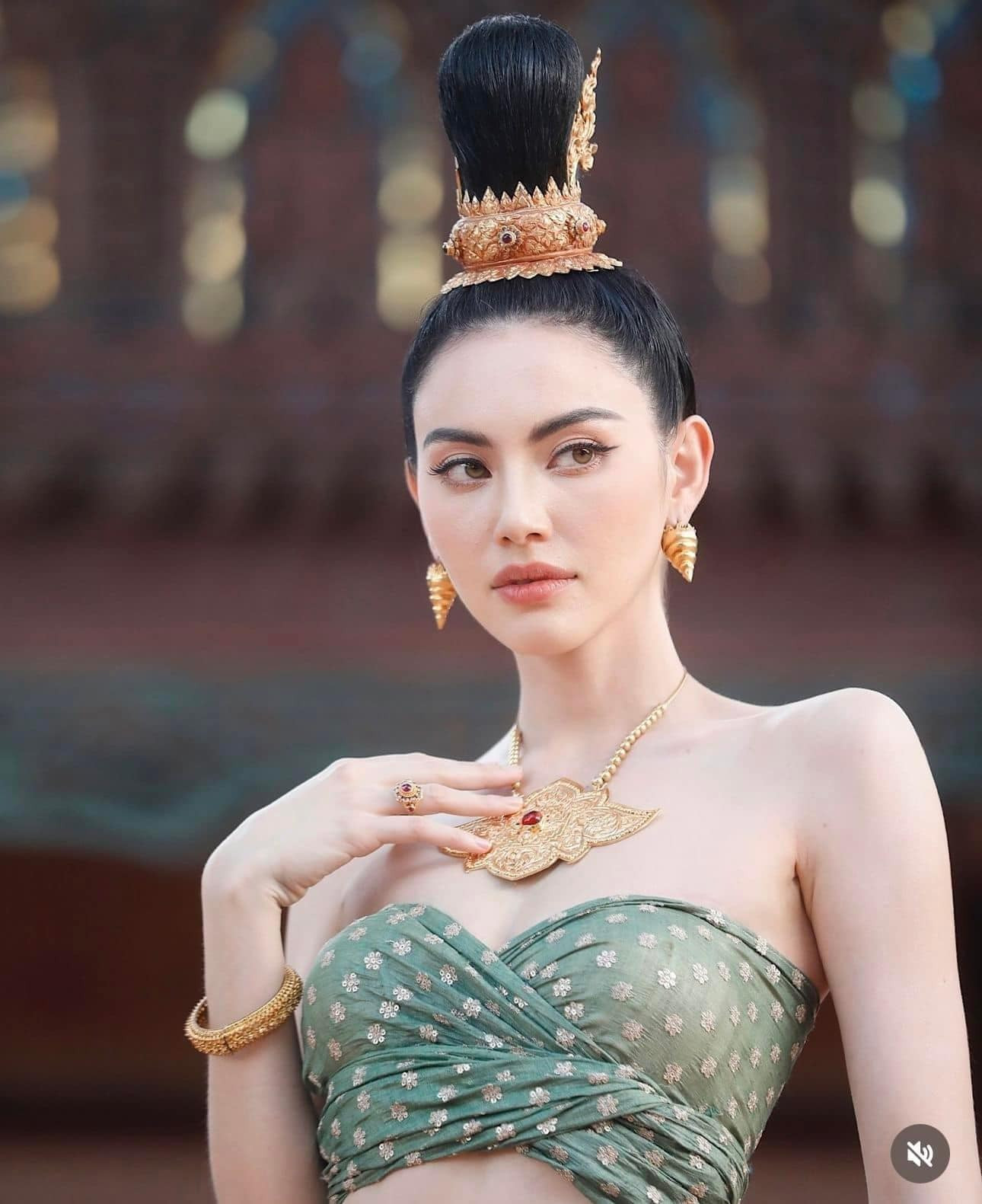 Mae Yua đang là phim Thái Lan gây sốt của đài One31 do Mai Davika đóng chính. Mae Yua đang là phim Thái Lan gây sốt của đài One31 do Mai Davika đóng chính.