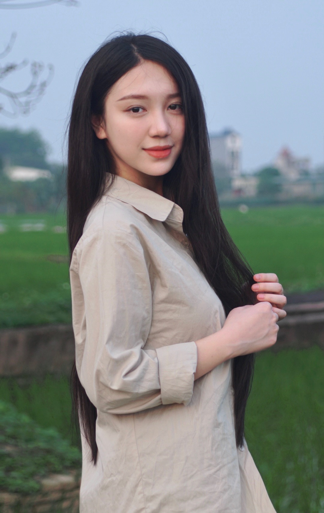 Trong Đấu trí, Thùy Dương tạo ấn tượng tốt khi đóng vai Quyên - con gái Chi cục trưởng (NSƯT Đức Khuê). Ban ngày, cô sống trong vỏ bọc gái nhà lành, ngoan hiền, đời sống không khá giả nhưng ban đêm lại biến thành dân chơi sành sỏi, đàn đúm trên bar…