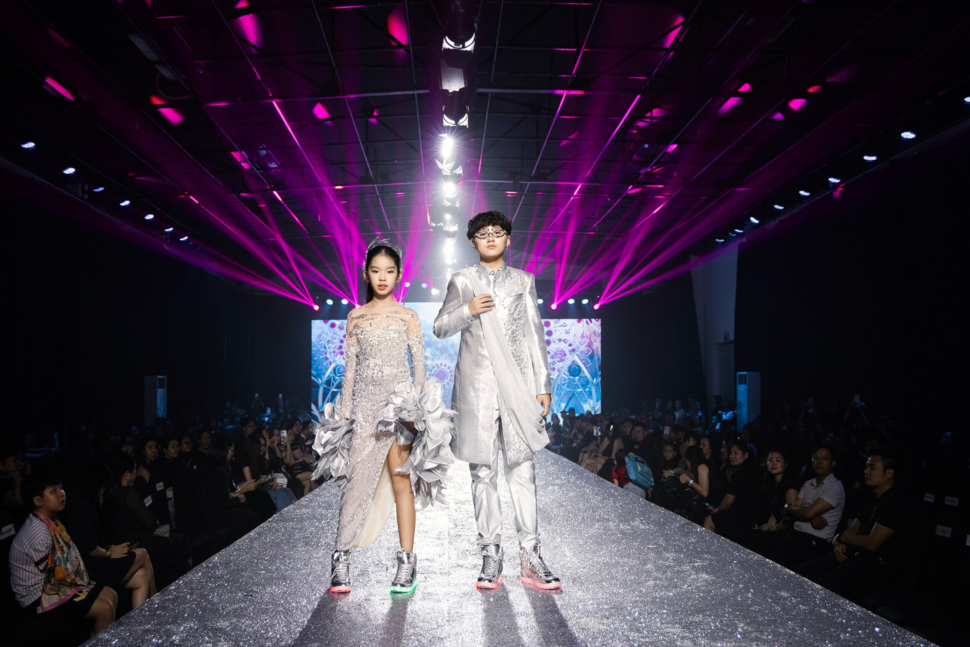 Xuân Lan làm tổng đạo diễn cho show thời trang trẻ em. Xuân Lan làm tổng đạo diễn cho show thời trang trẻ em.