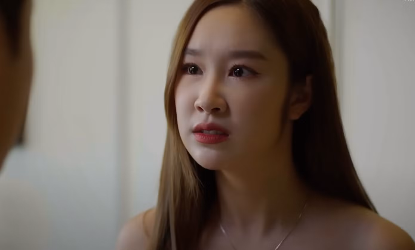 Phân cảnh Linh chịu hội bạn thân dùng cà phê khử mùi “trà xanh” mang về gần 6 triệu lượt xem sau hai ngày đăng tải. Trên VTV Giải trí, khán giả khen nữ diễn viên trẻ đóng vai người thứ ba đạt, khiến người xem ghét cay ghét đắng. “Diễn đạt, tôi xem thôi cũng thấy ghét”, “Bạn đóng tiểu tam diễn tốt, chỉ muốn tặng cú bạt tai”… khán giả bình luận.