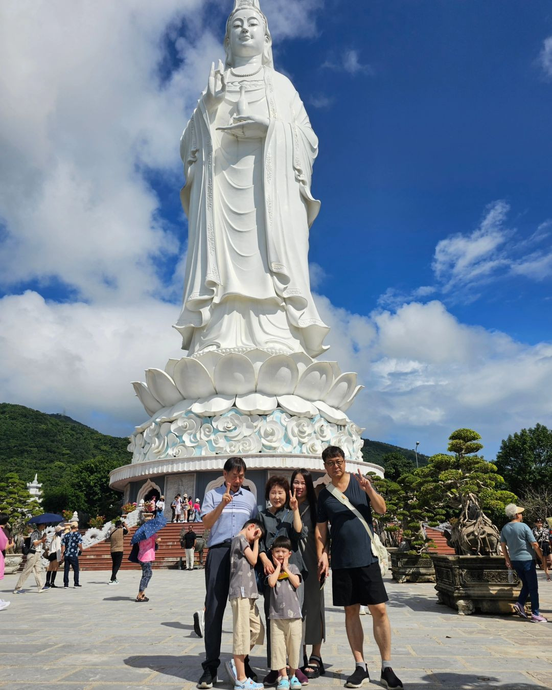 Chị gái Heechul đăng tải nhiều hình ảnh đi du lịch cùng gia đình tại Việt Nam. Ảnh: IG.