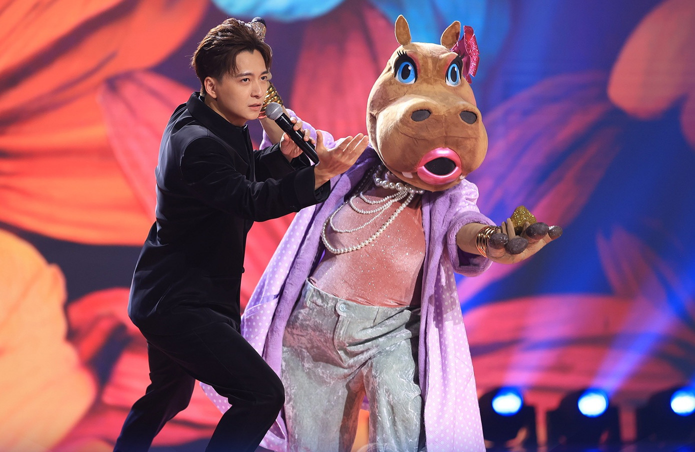 Bốn mascot mùa hai chưa lộ diện là Voi Bản Đôn, Cú Tây Bắc, Ong Bây Bi, HippoHappy…