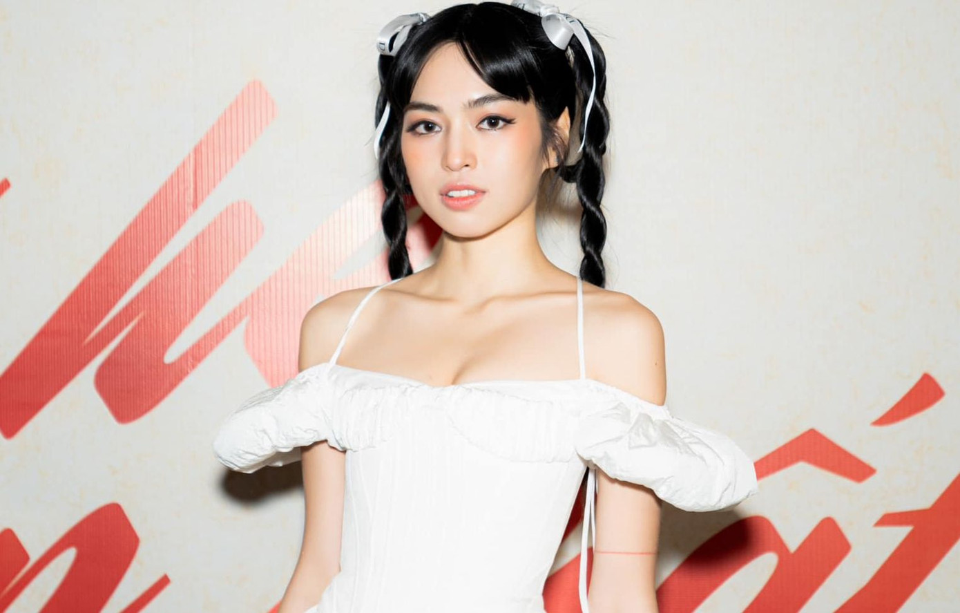 Khánh Vân viết tâm thư bằng tay xin lỗi. Khánh Vân viết tâm thư bằng tay xin lỗi.