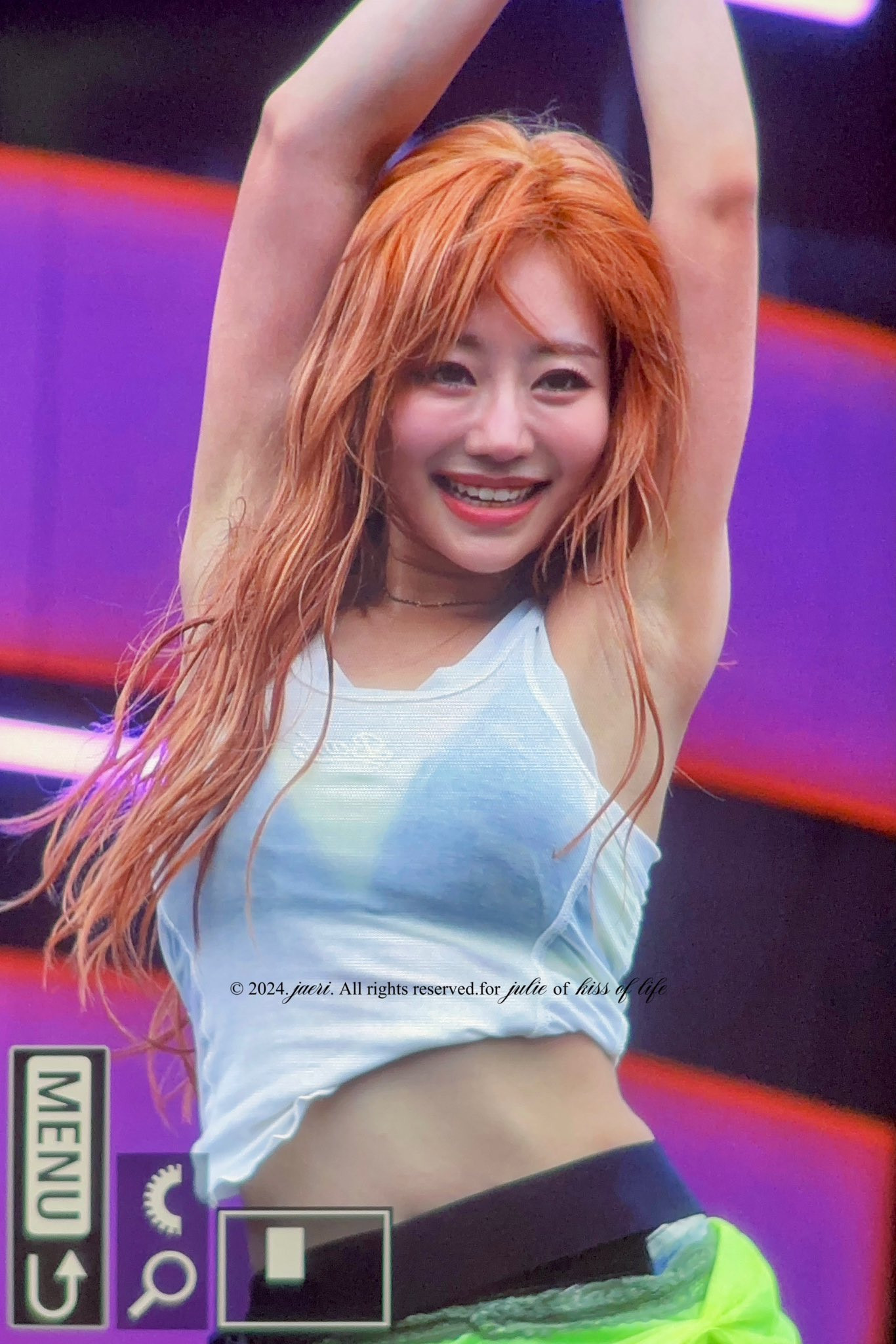 Fancam cá nhân quay cảnh Julie thể hiện vũ đạo nhanh chóng hút hơn 1 triệu lượt xem trên Twitter. Fancam cá nhân quay cảnh Julie thể hiện vũ đạo nhanh chóng hút hơn 1 triệu lượt xem trên Twitter.