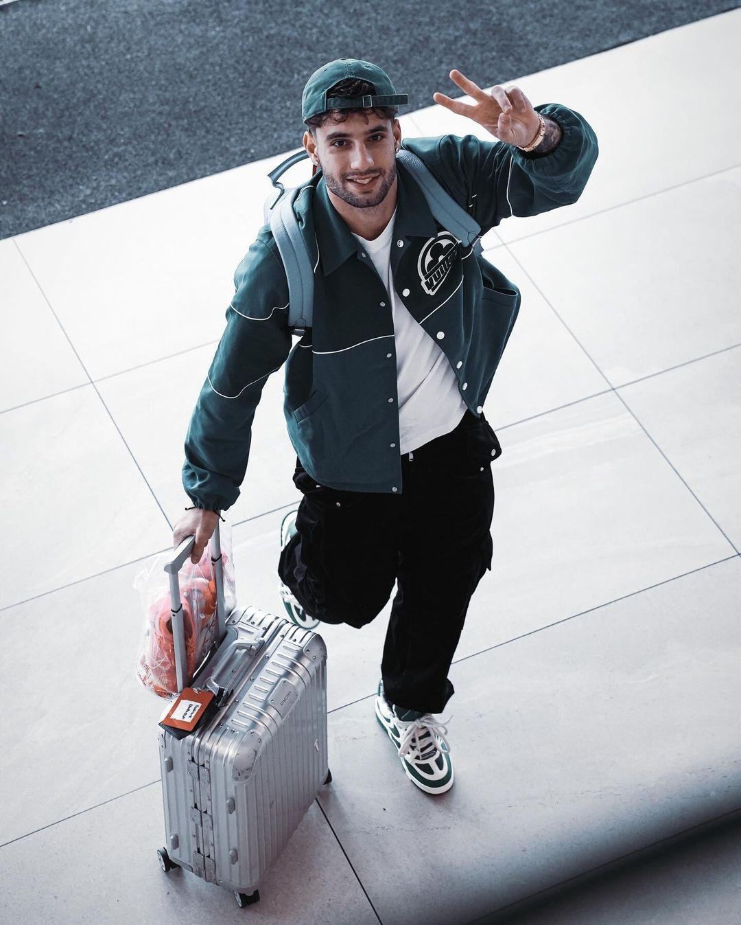 Với chiều cao 1,86 m, thân hình cân đối, Szoboszlai dễ dàng chinh phục được nhiều phong cách.