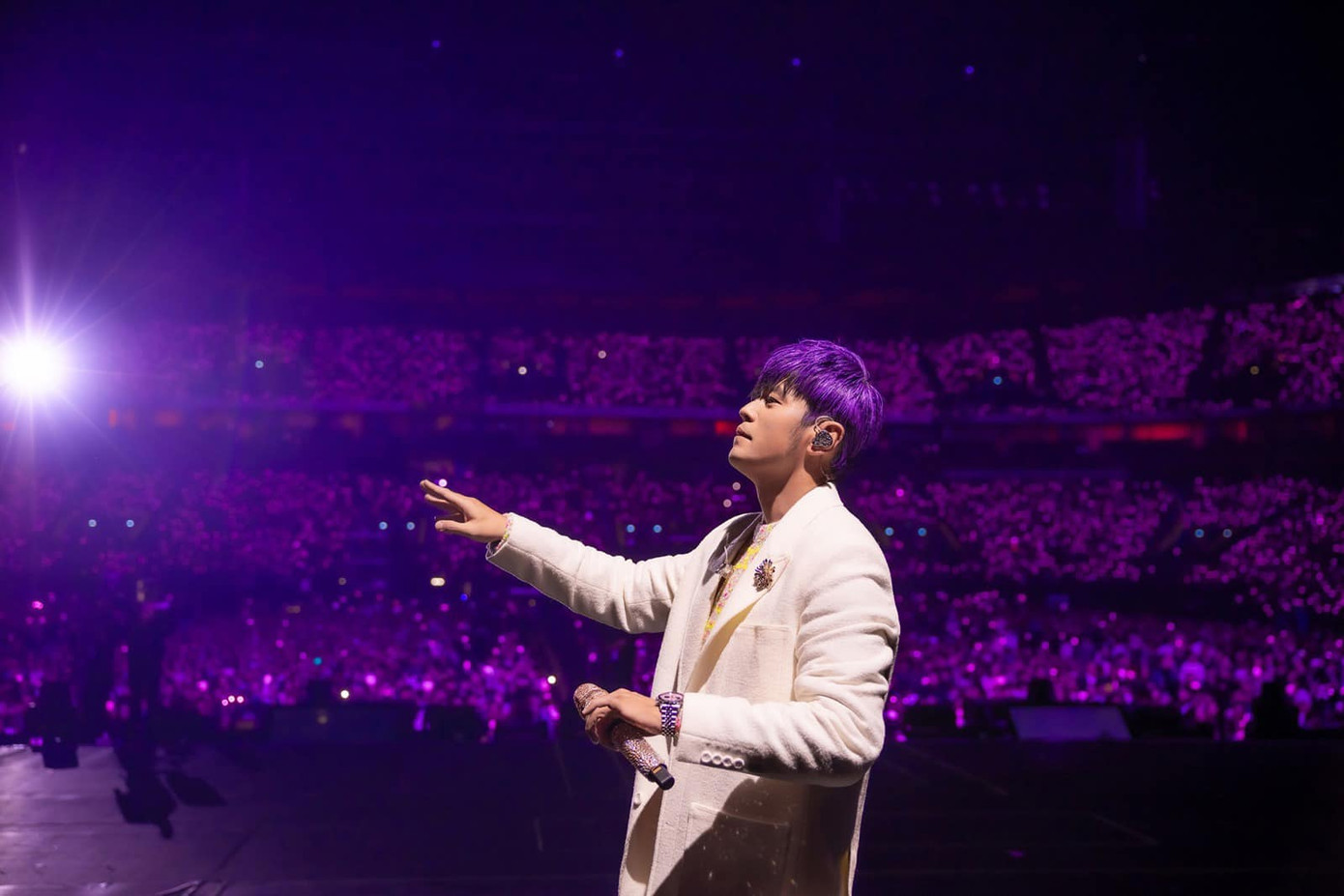 Châu Kiệt Luân bán hết 150.000 vé trong 5 phút. Châu Kiệt Luân bán hết 150.000 vé trong 5 phút.