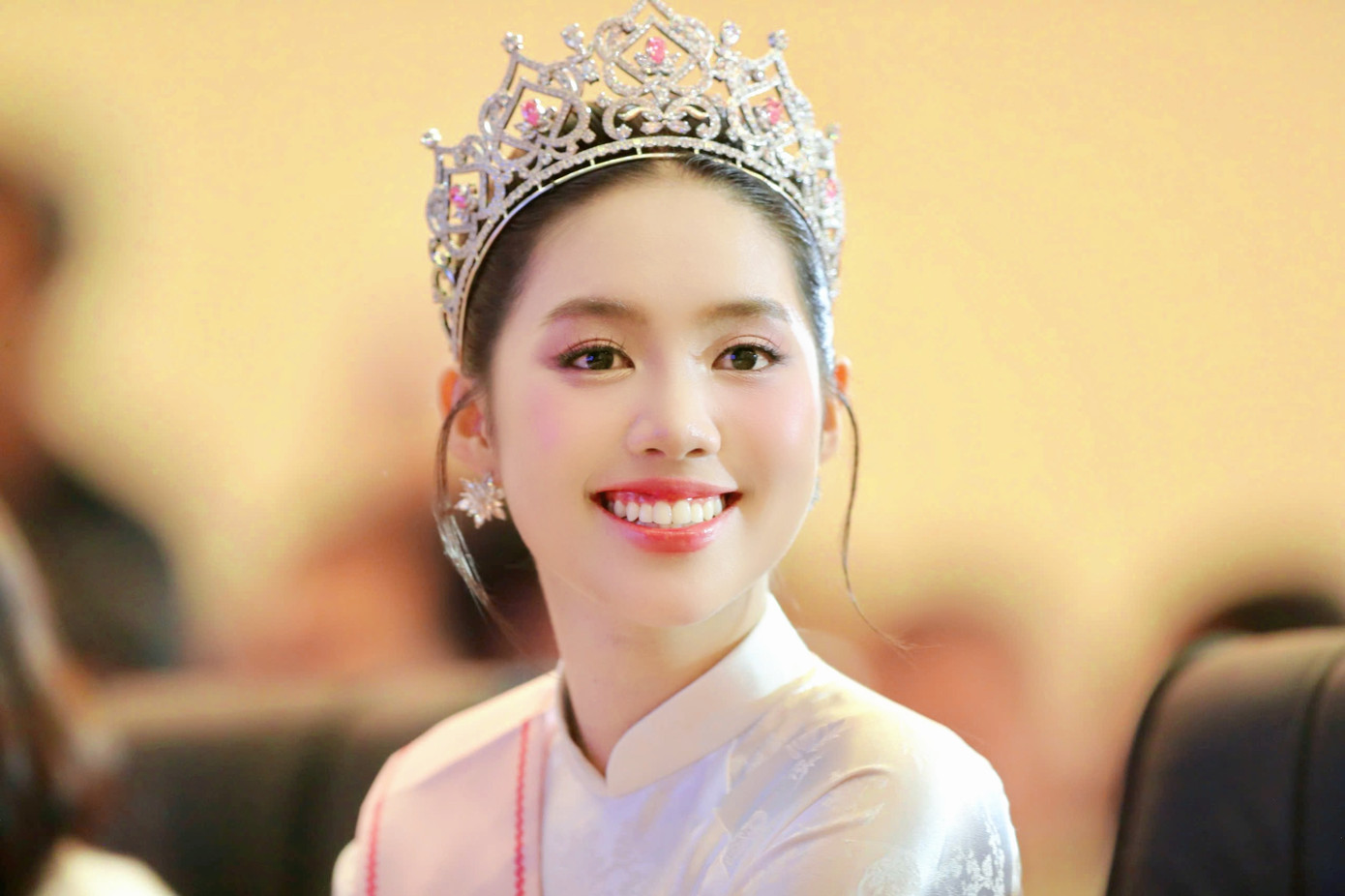 Cận nhan sắc của Hoa hậu Hà Trúc Linh và Á hậu 1 Trần Ngọc Châu Anh. Ảnh: Duy Anh.