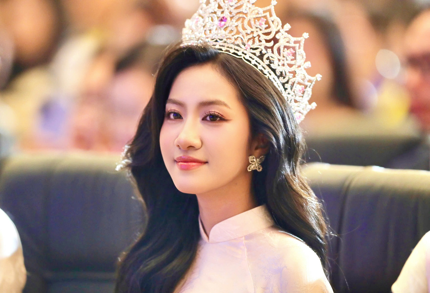 Cận nhan sắc của Hoa hậu Hà Trúc Linh và Á hậu 1 Trần Ngọc Châu Anh. Ảnh: Duy Anh.