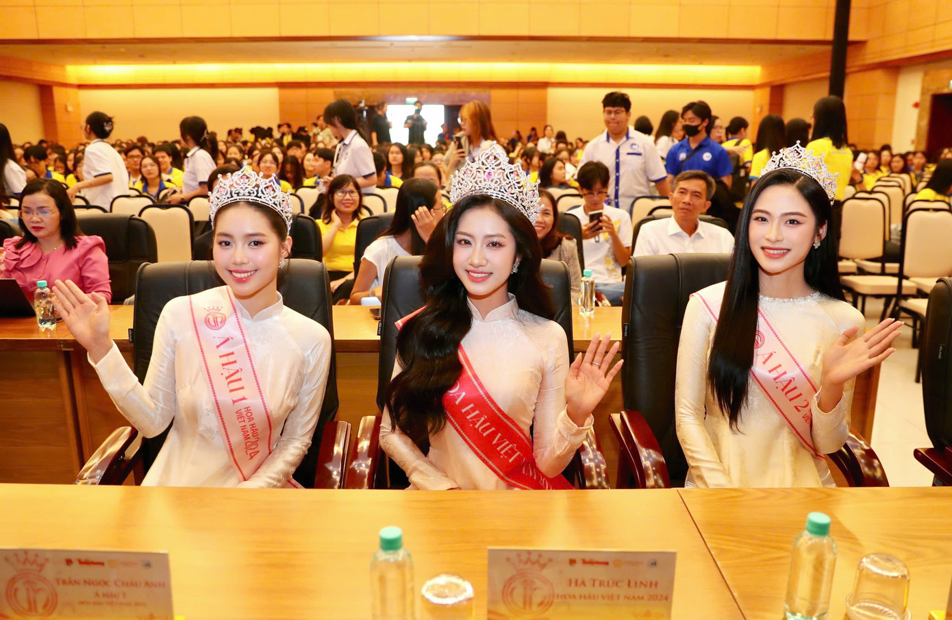 Tại đây, Top 3 sẽ chia sẻ về hành trình dự thi Hoa hậu Việt Nam 2024, những trải nghiệm đáng nhớ tại vòng chung kết toàn quốc, cũng như các kế hoạch sắp tới trong nhiệm kỳ. Ảnh: Duy Anh.